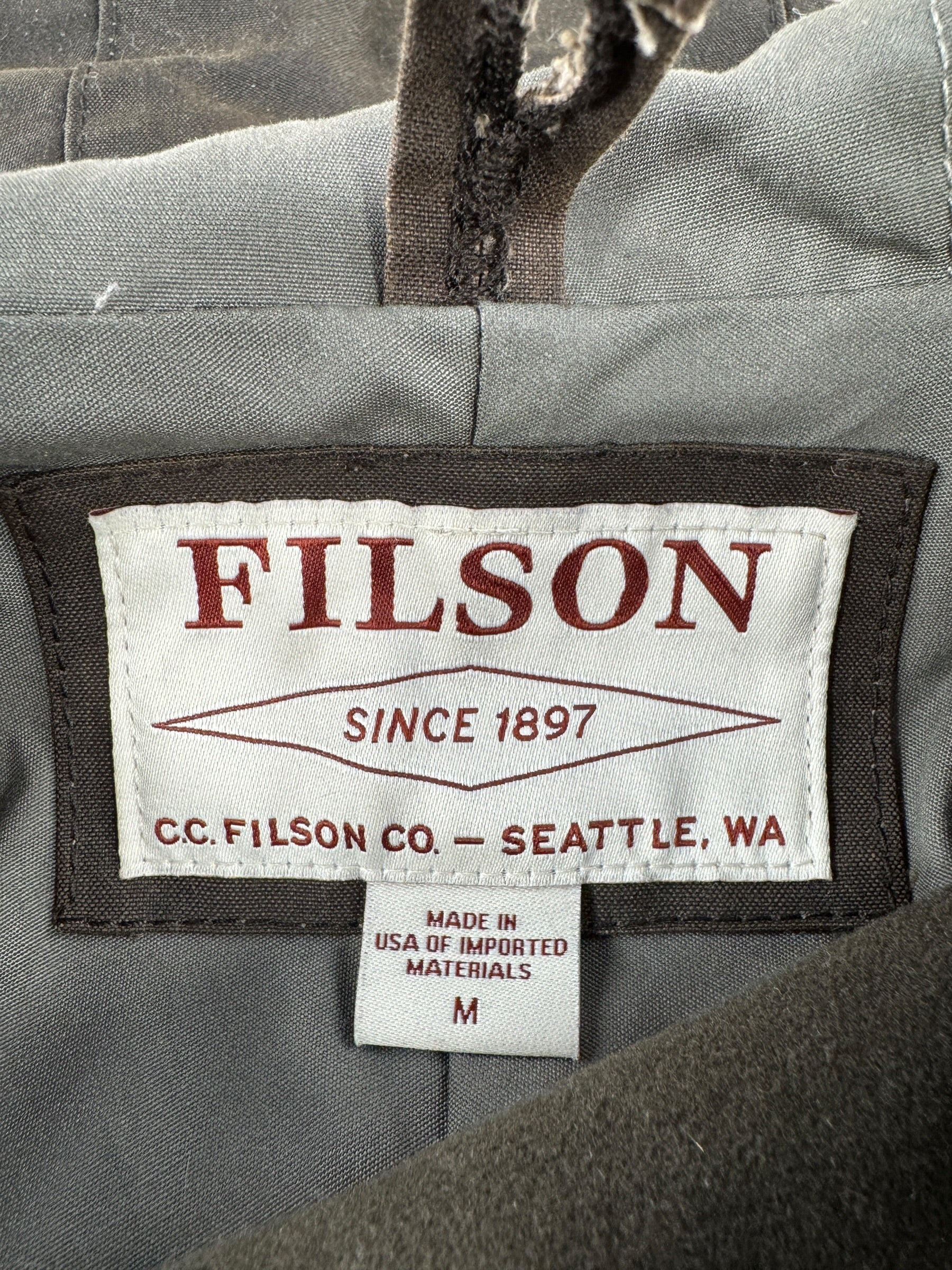 Label on Filson All Season Rain Jacket With Liner SZ M