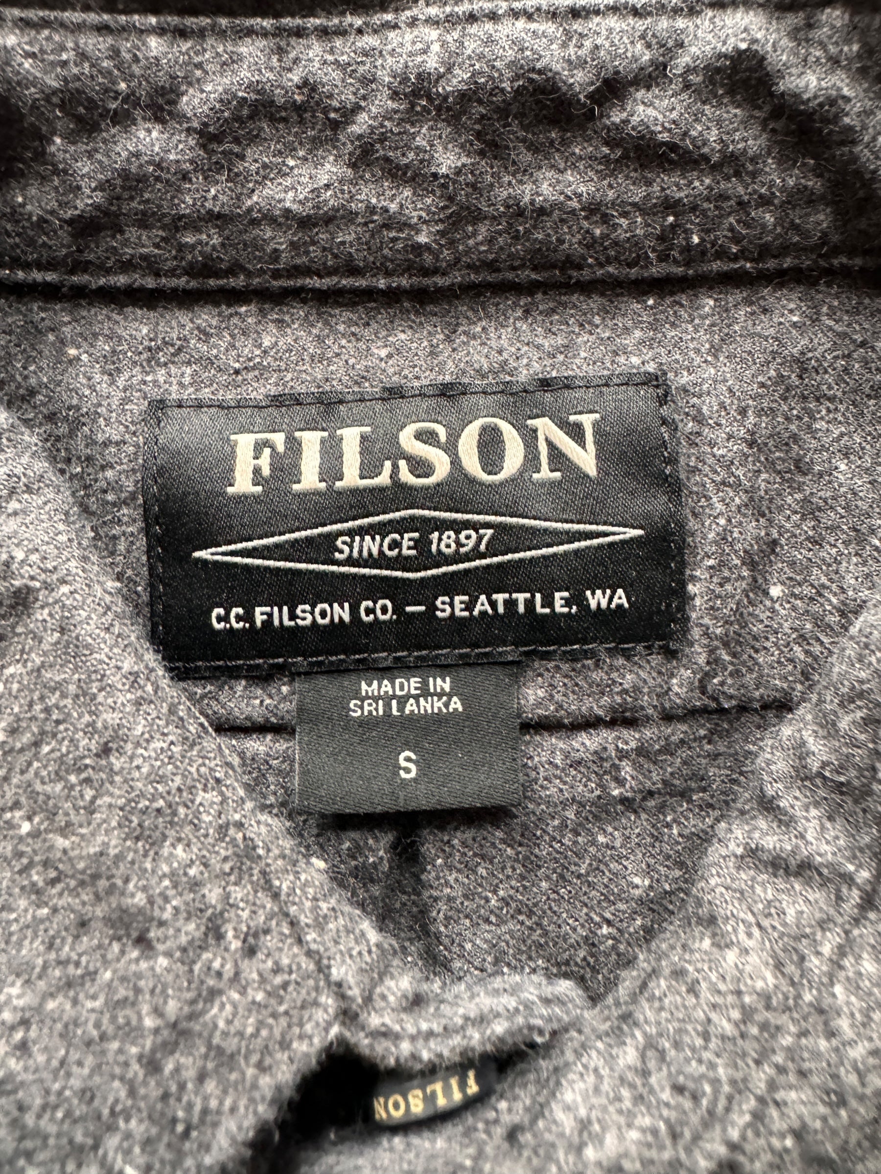 Tag on Filson Dark Heather Grey Alaskan Guide Shirt SZ S