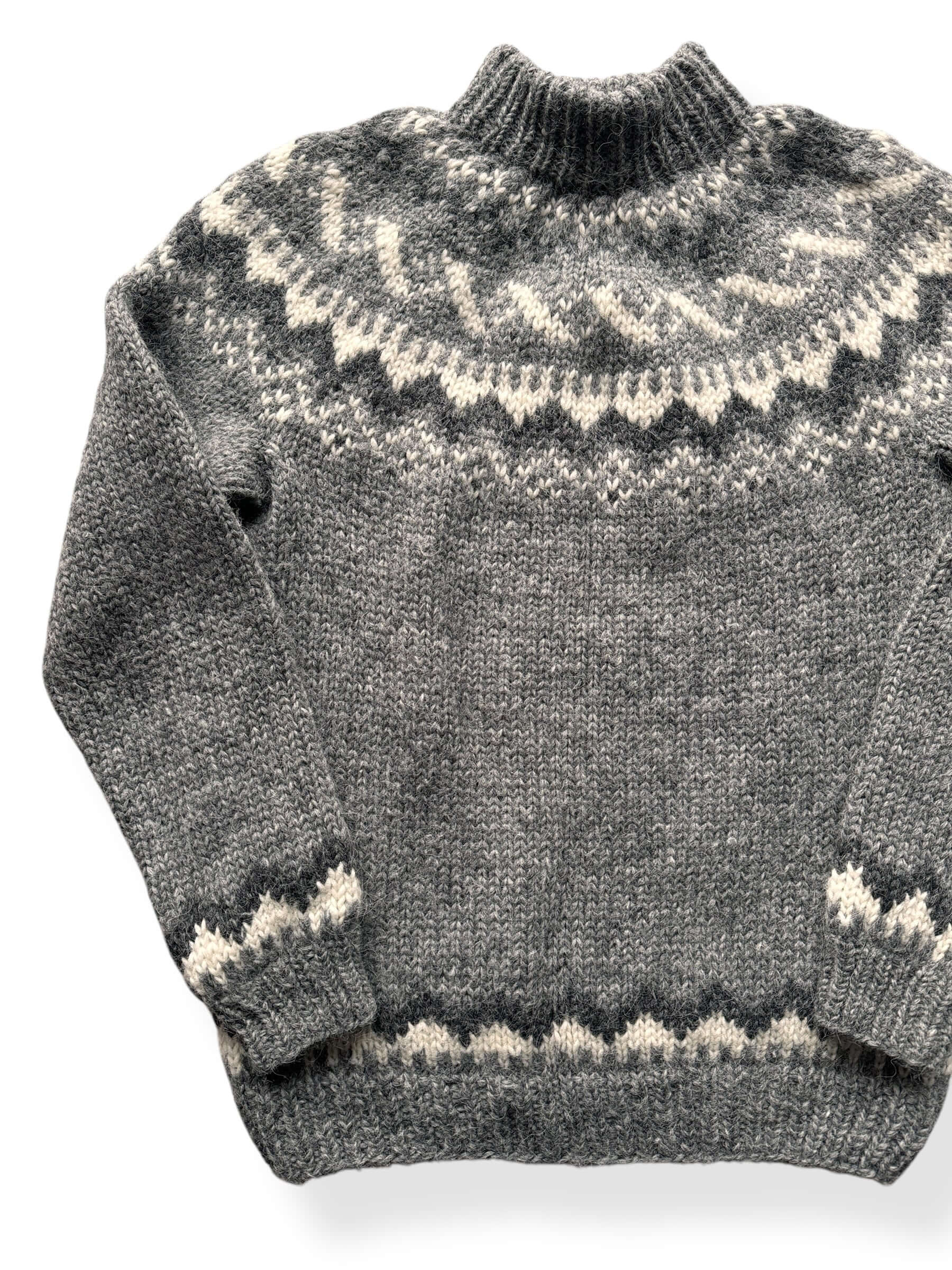 Front Right of Vintage Grey & White Handknit Icelandic Sweater SZ L