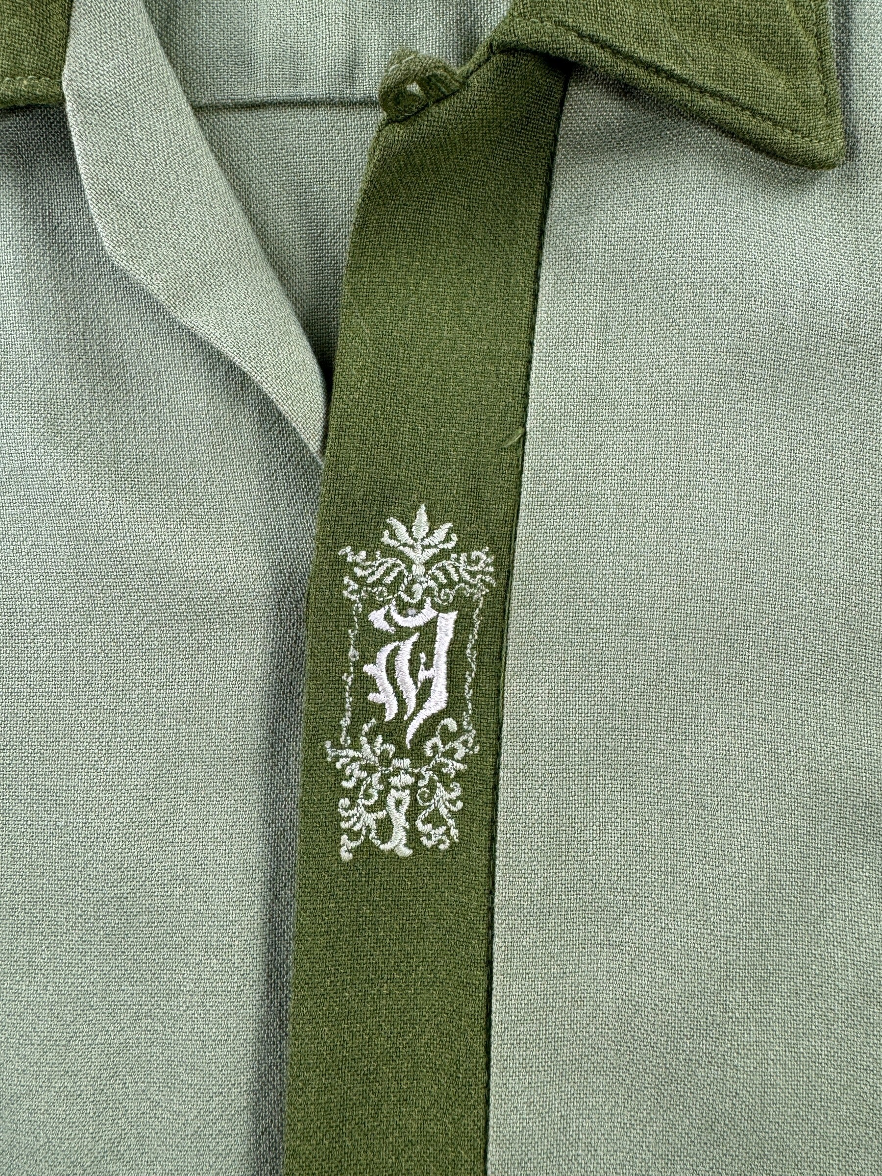 Design on Vintage Davinci Green Two Tone Loop Collar Shirt SZ M