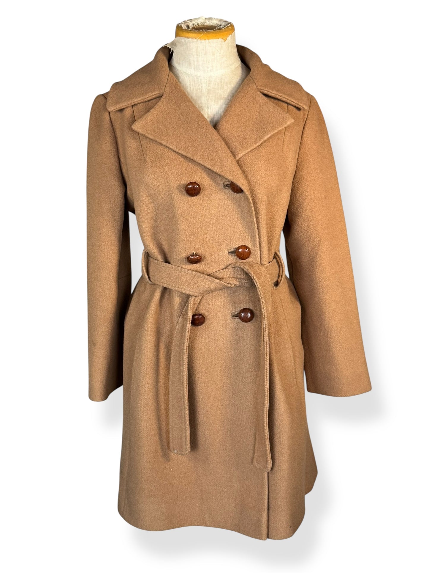 Front view of 1970s Camel Coat S-M