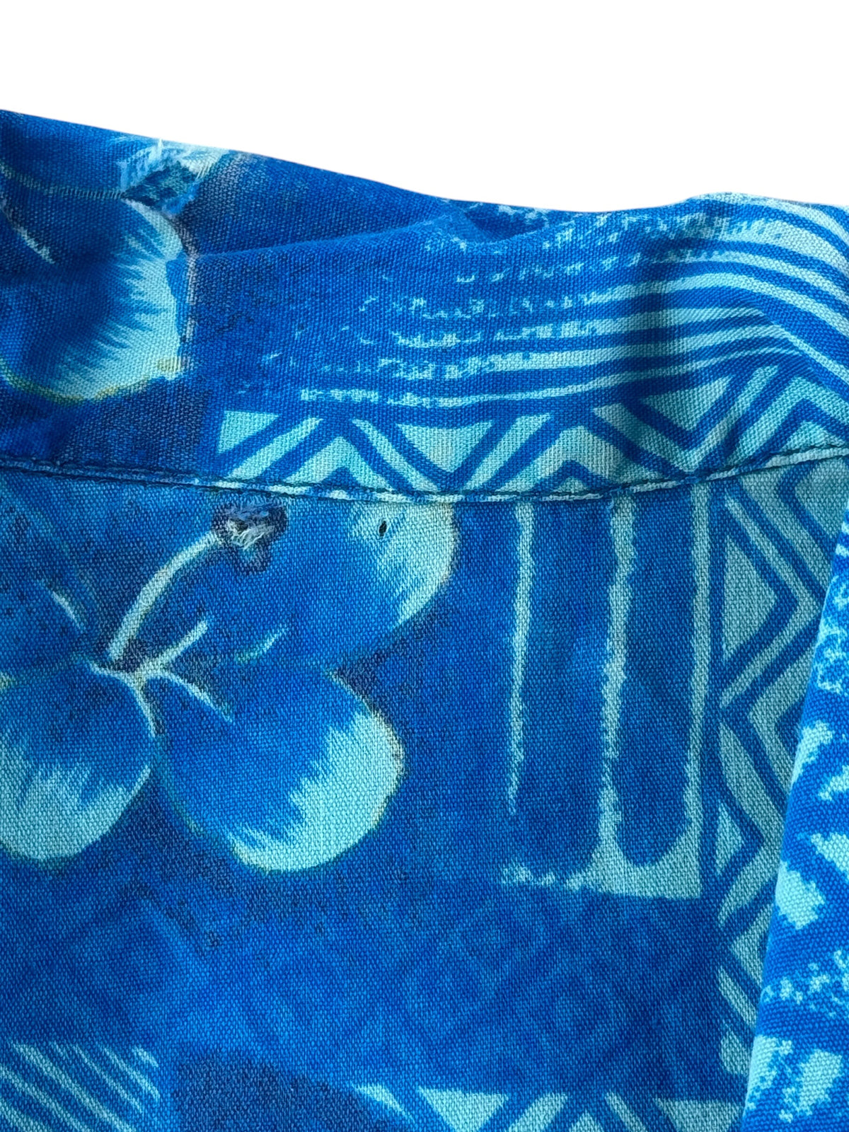 Pinholes in Vintage Blue Unlabeled Aloha Shirt SZ M