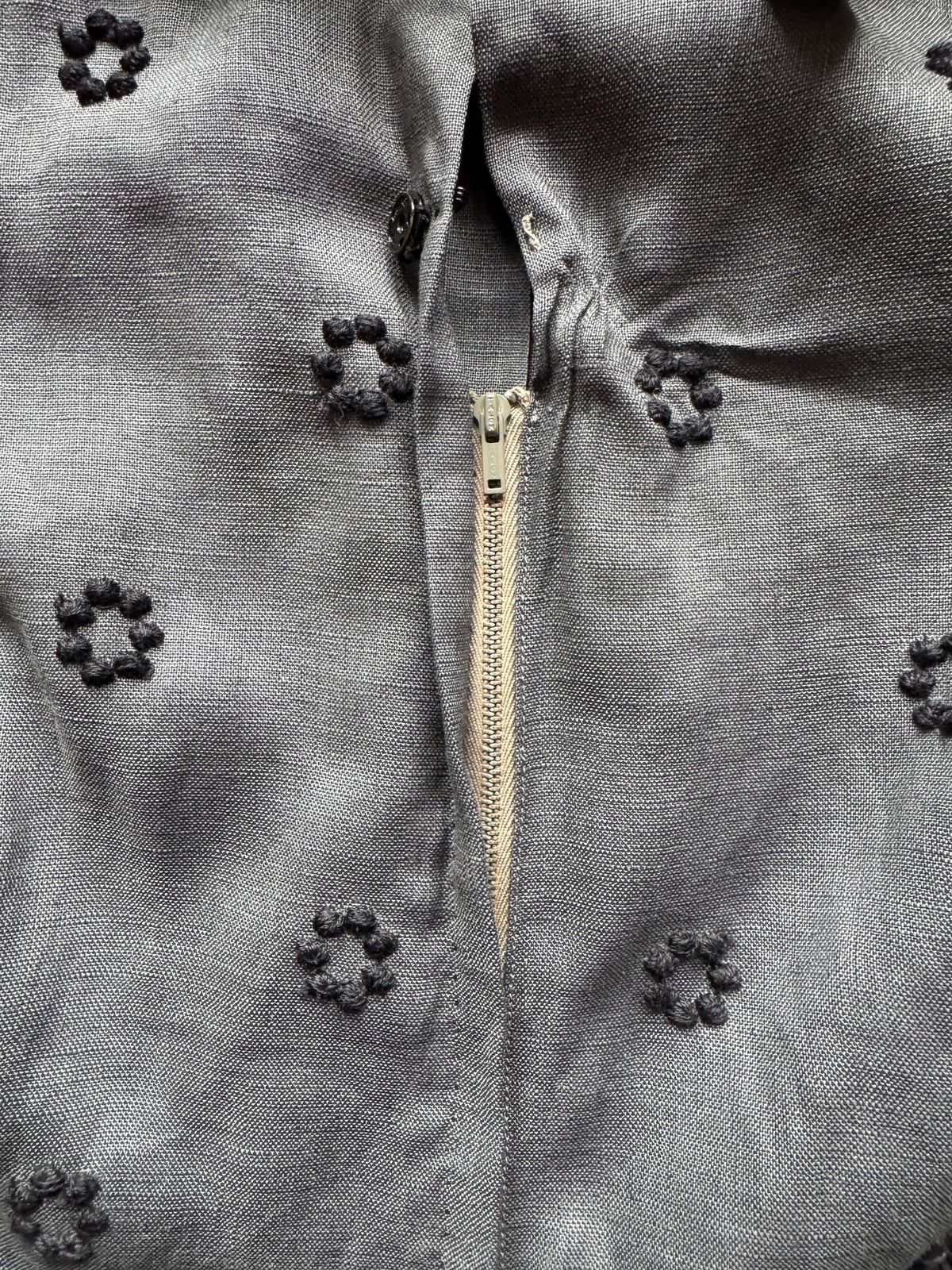 Zipper on Vintage 1940s Grey Embroidered Dress SZ L