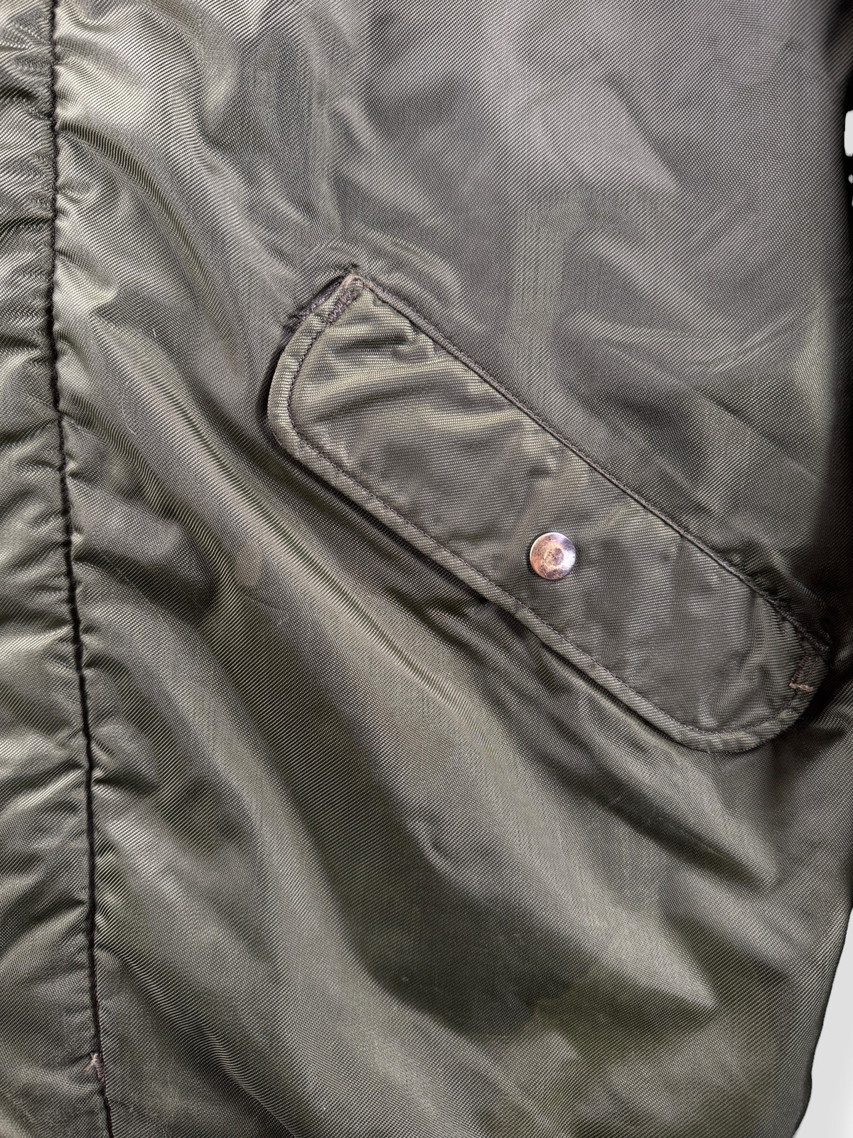 Pocket on Vintage 70’s Extreme Cold Weather Insulated Military Jacket SZ L