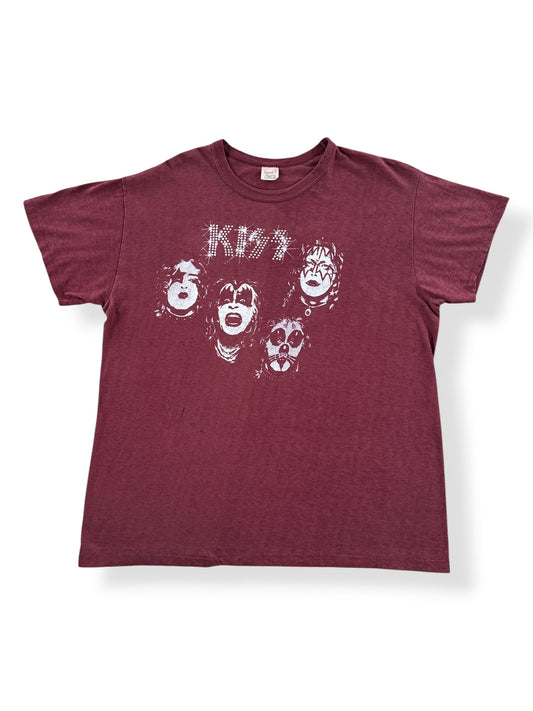 Front of Vintage 70s Maroon Kiss Tee SZ XL (Fits L)