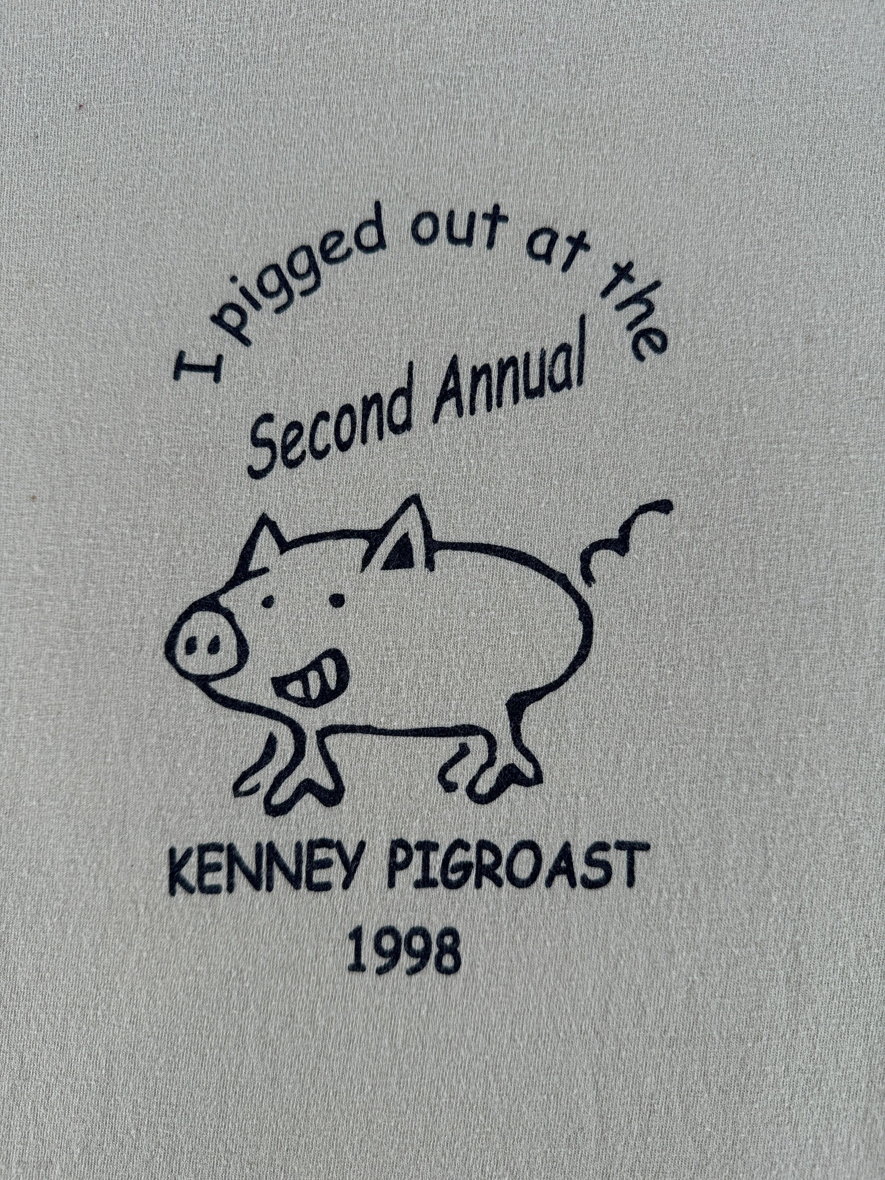 Front Graphic of Vintage 1998 Kenney Pigroast Tee SZ M