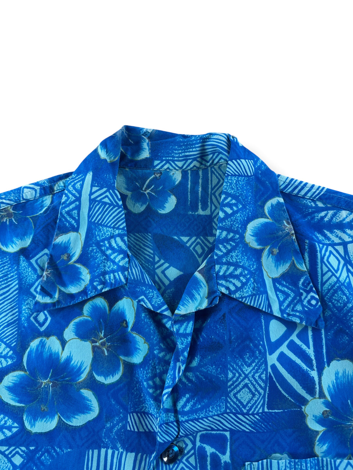 Collar on Vintage Blue Unlabeled Aloha Shirt SZ M