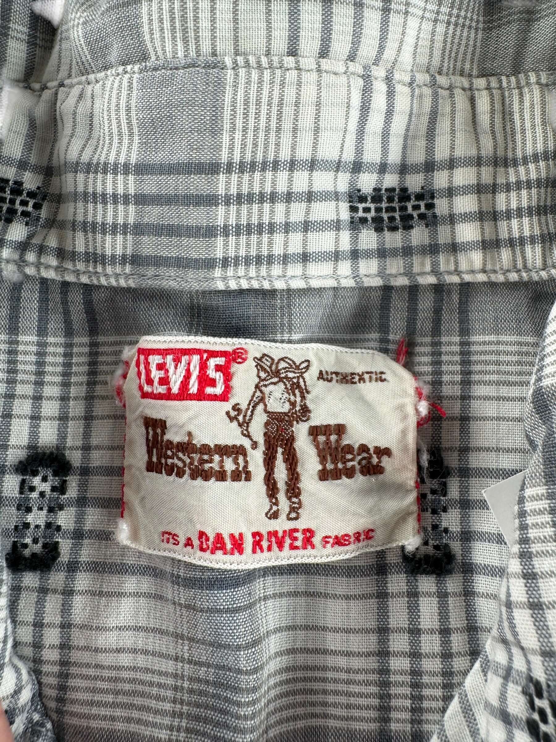 Label on Vintage Grey Levis Dan River Pearl Snap SZ M