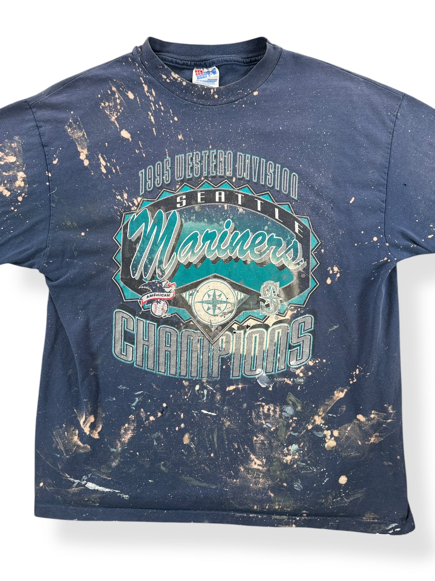 Front Close Up of Vintage The Ultimate Mariners Distressed Fader Tee SZ L