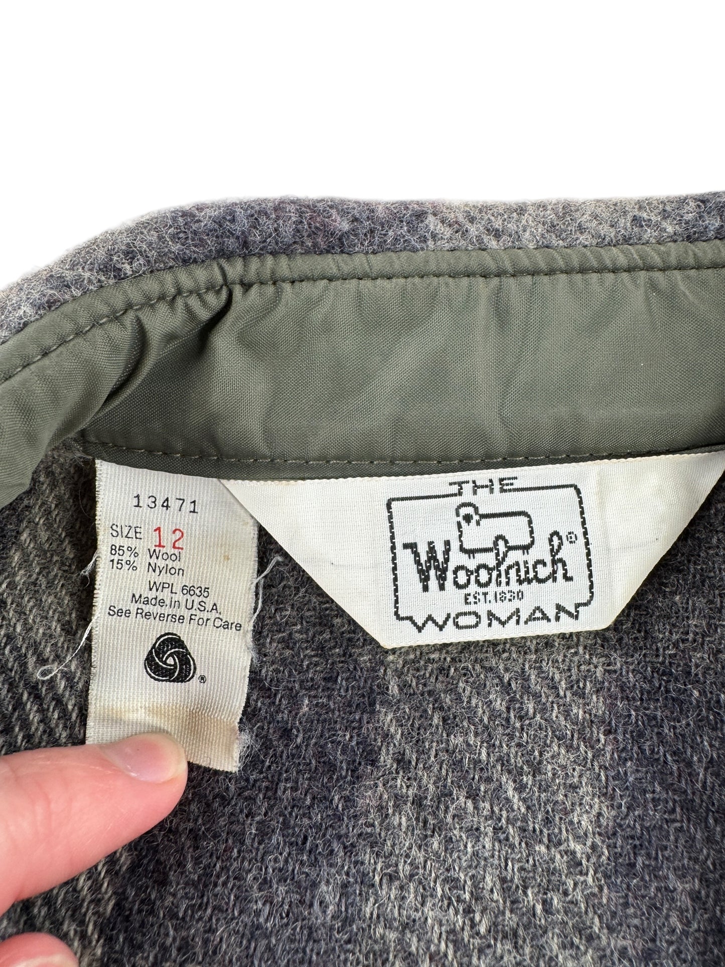 Tag on Vintage Woolrich Woman Grey Plaid Shirt Jac SZ 12