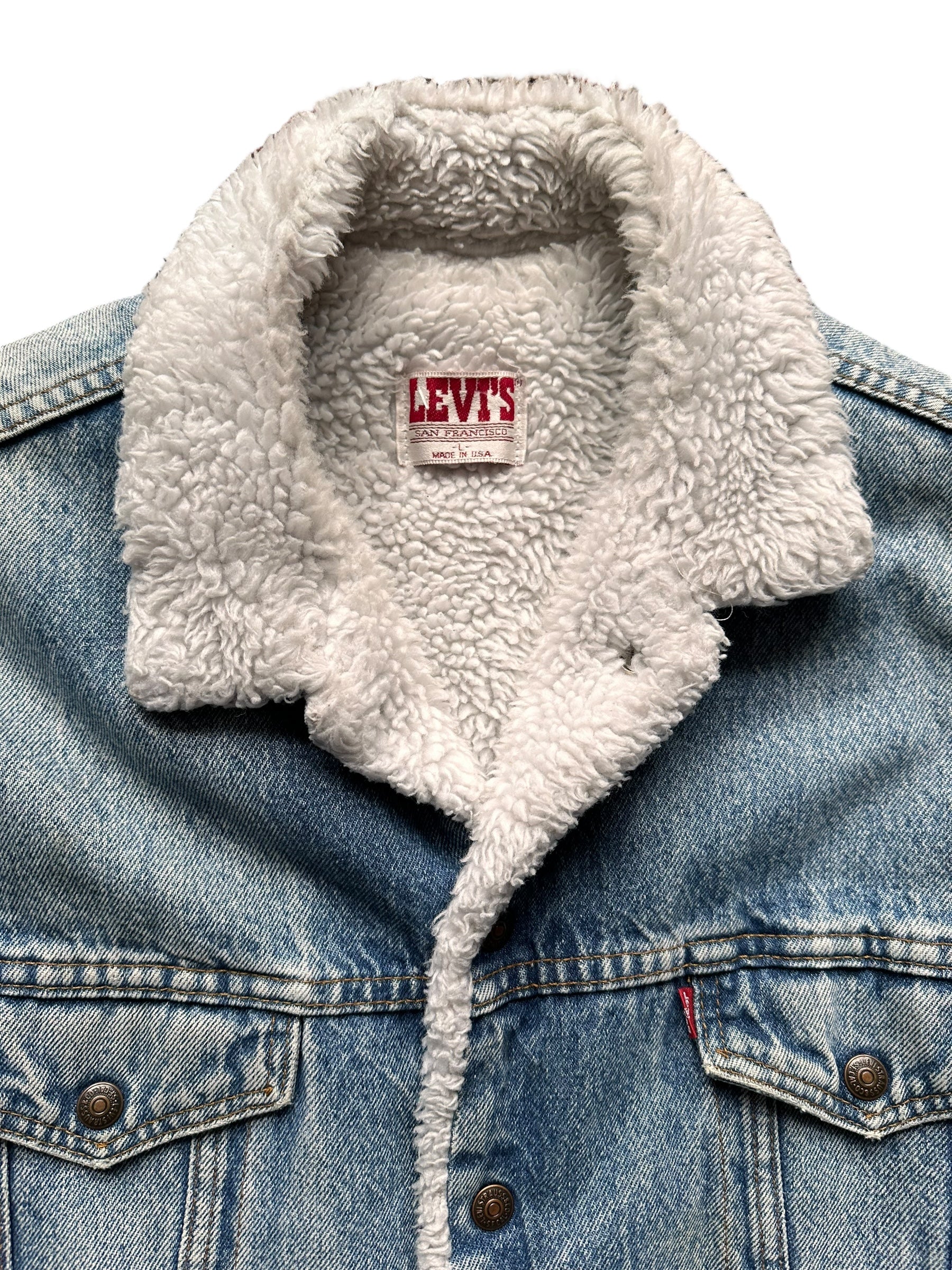 Tag Collar View of Vintage Levis Sherpa Type III Denim Jacket SZ L | Vintage Denim Workwear Seattle | Barn Owl Seattle