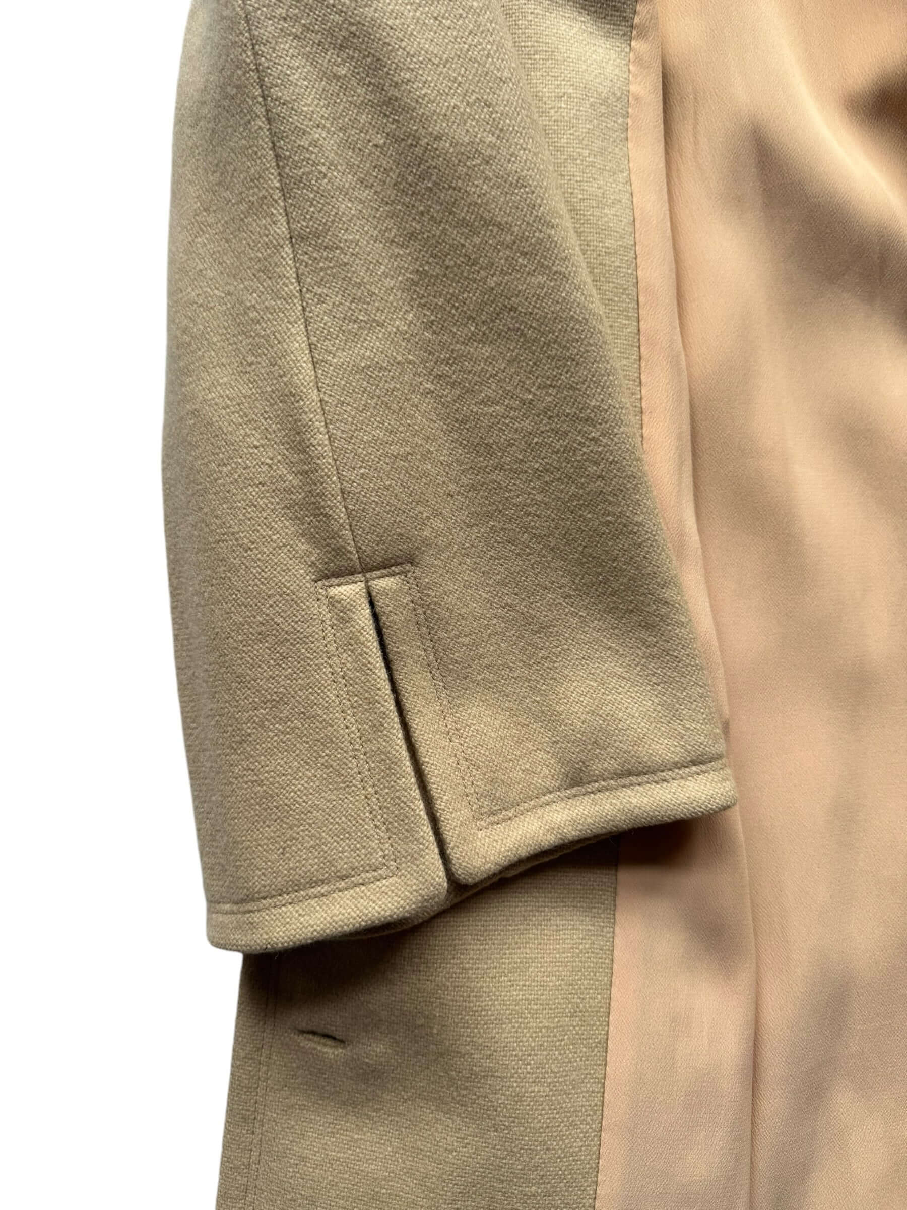 Sleeve detail of 1960s 'The Travelaire' Beige Wool Coat M-XL