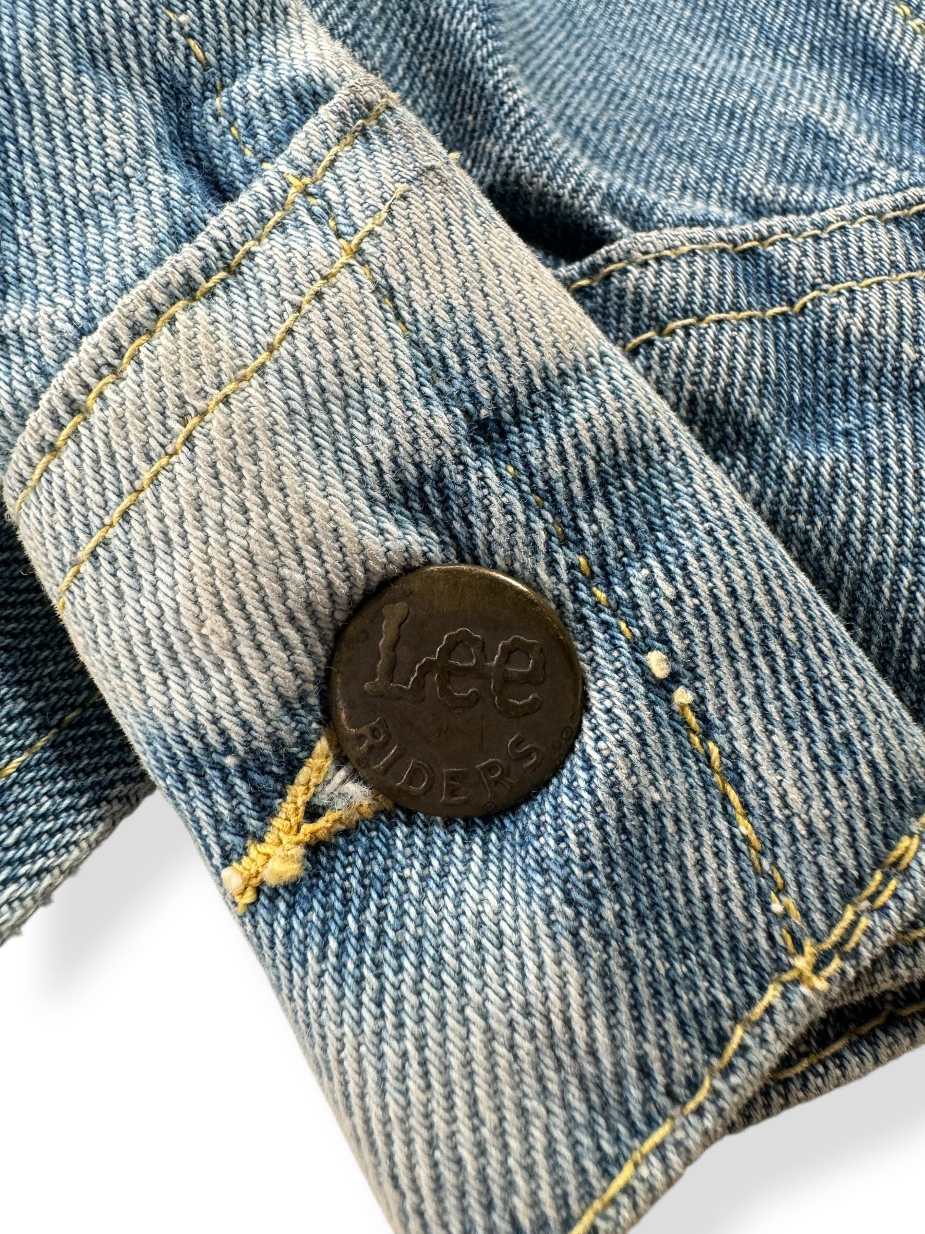 Buttons on Vintage Lee Denim Jacket SZ M