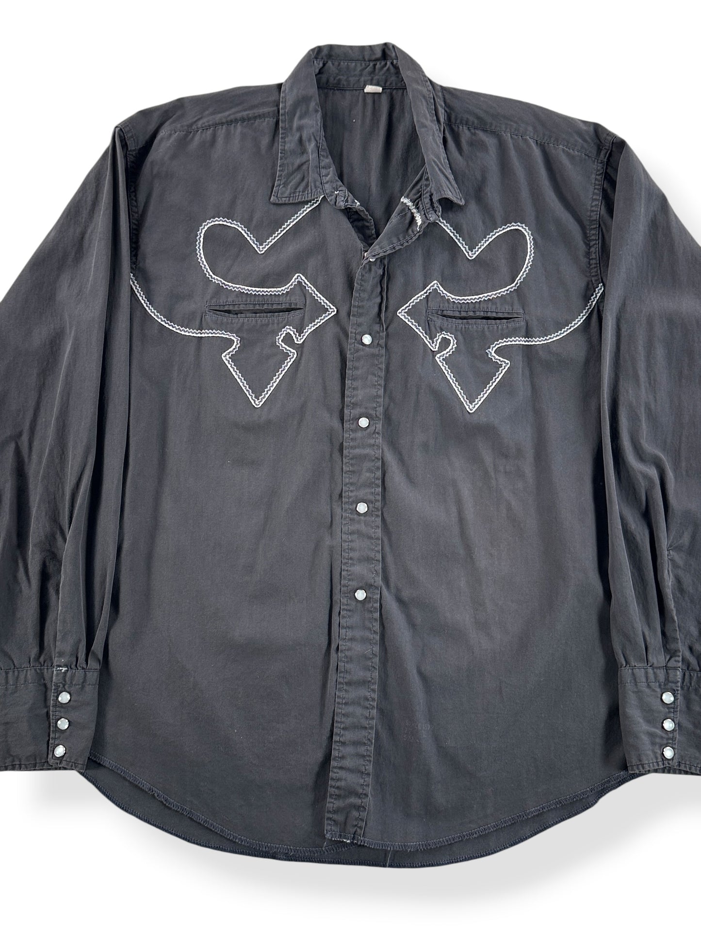 Front Close Up of Vintage Black Contrast Embroidered Pearlsnap SZ L