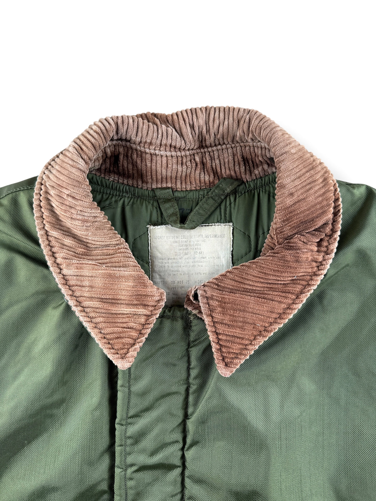 Collar on Vintage 70’s Extreme Cold Weather Insulated Military Jacket SZ L