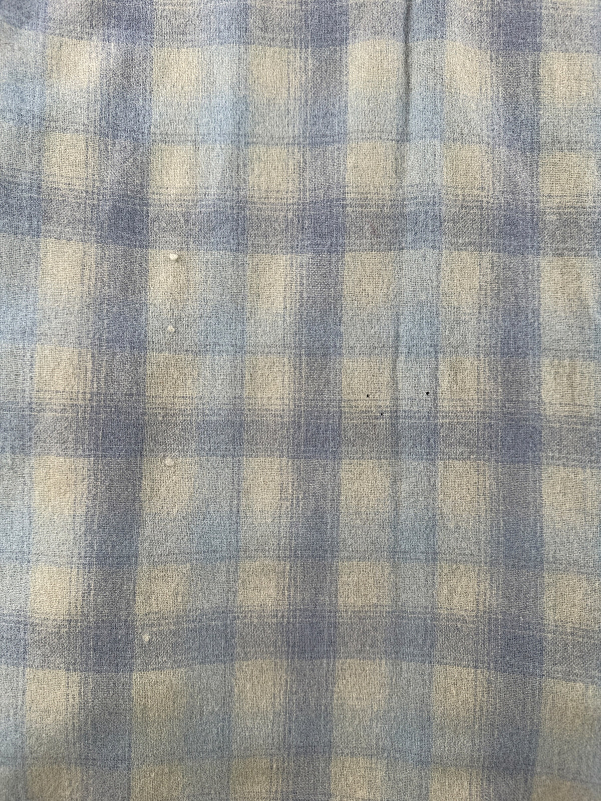 Fabric pilling on back of Vintage Highlander Woolen Mills Blue Plaid Flannel SZ L - AS IS