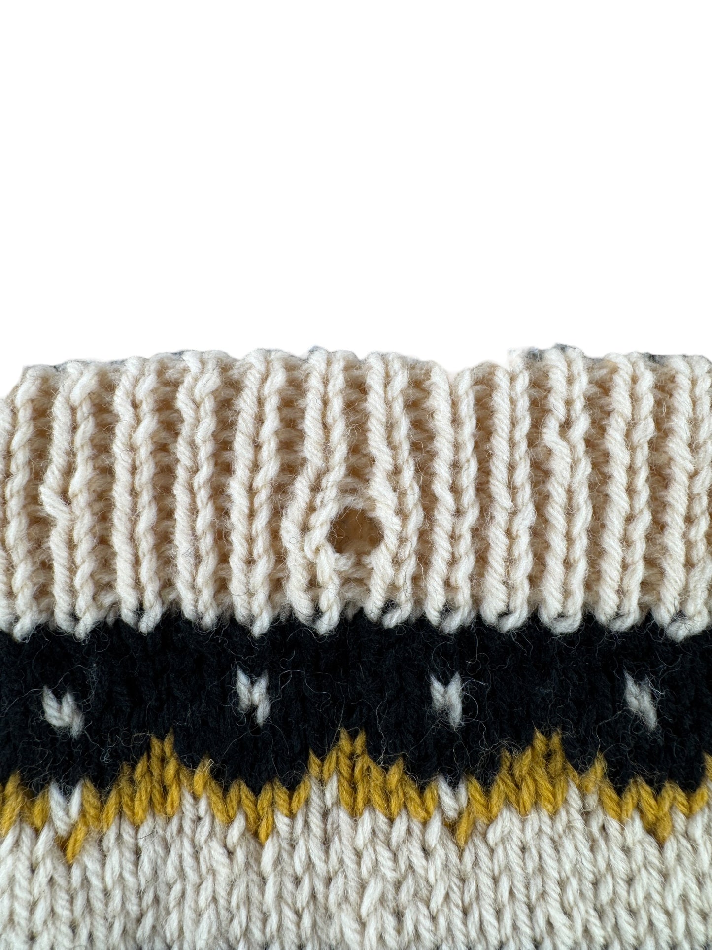 Hole on Vintage 70s Handknit Ski Sweater SZ M