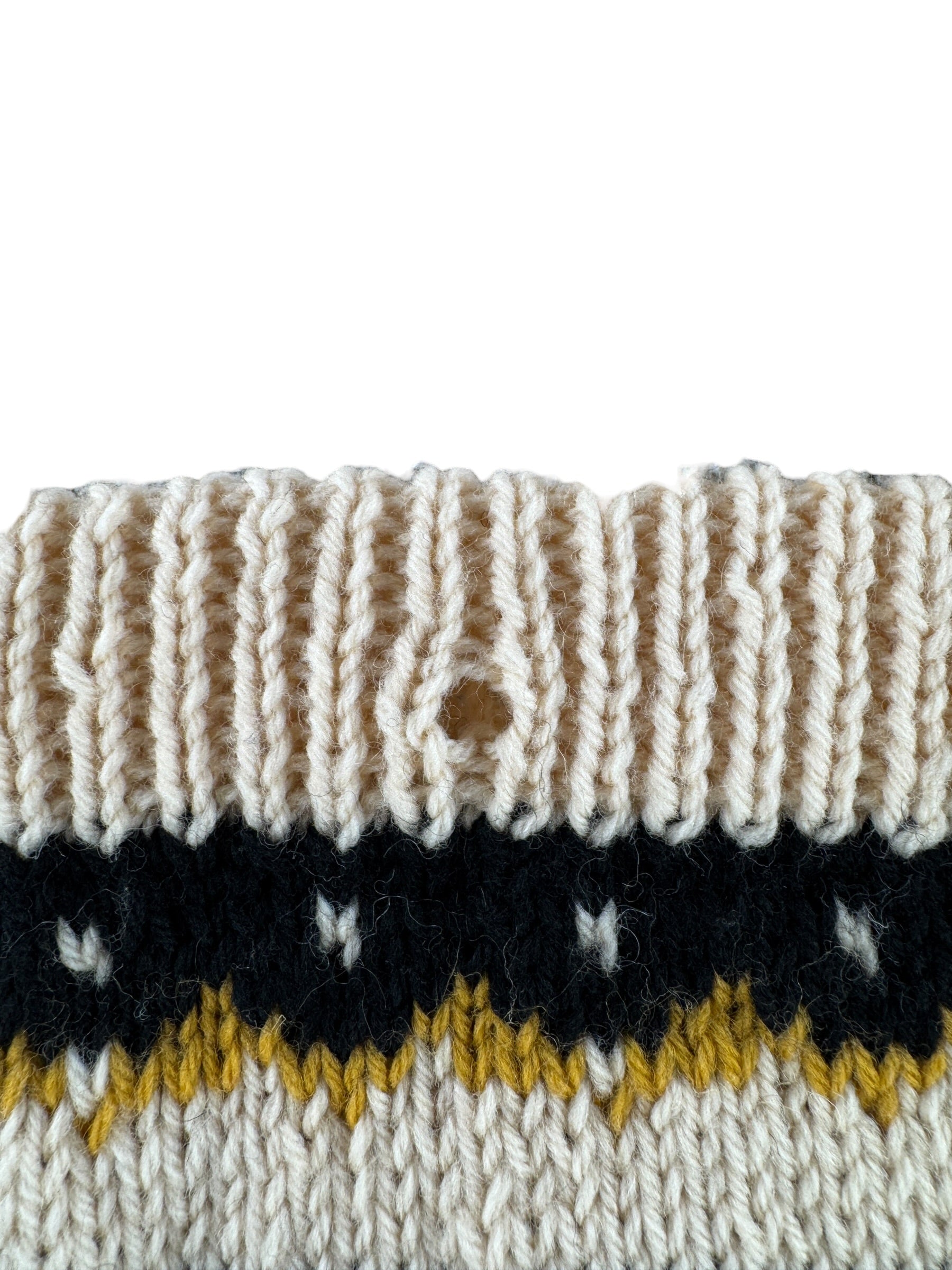Hole on Vintage 70s Handknit Ski Sweater SZ M