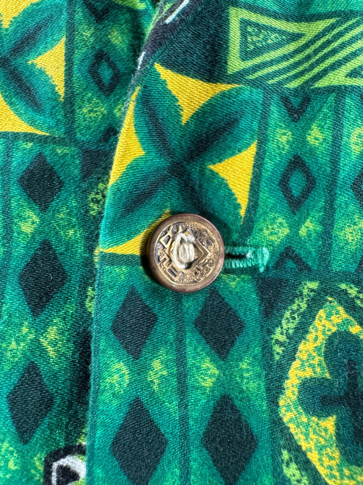 Button on Vintage Ui Maikai Green Cotton Aloha Shirt SZ M