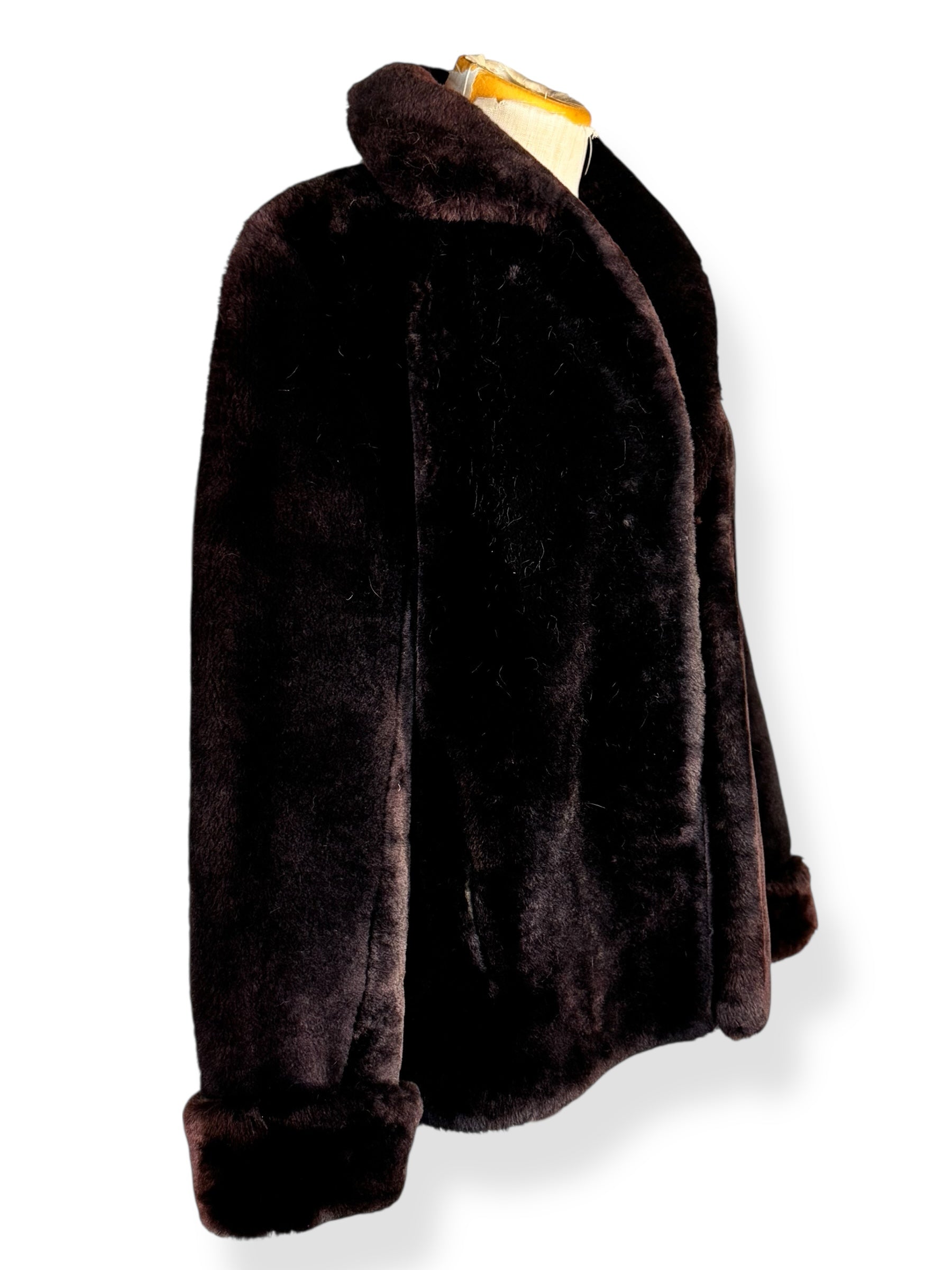 Side view of 1940s Mouten Coat M-L