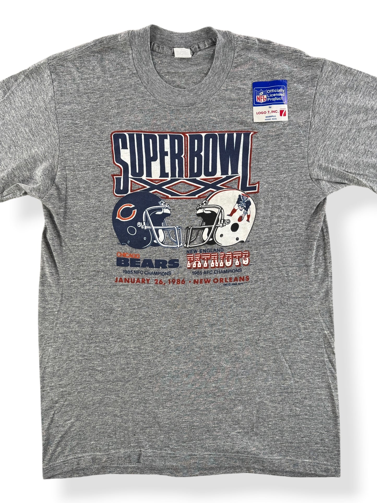 Front Close Up of Vintage Deadstock 1986 Super Bowl Bears VS Patriots Tee SZ L (Fits M)