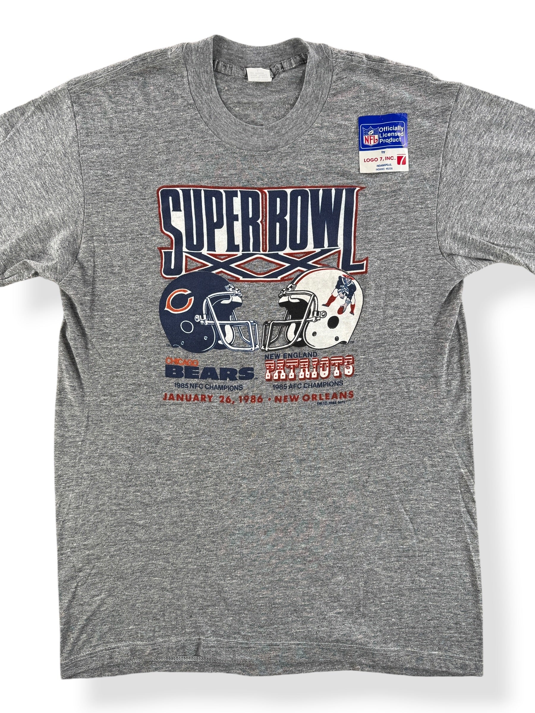 Front Close Up of Vintage Deadstock 1986 Super Bowl Bears VS Patriots Tee SZ L (Fits M)