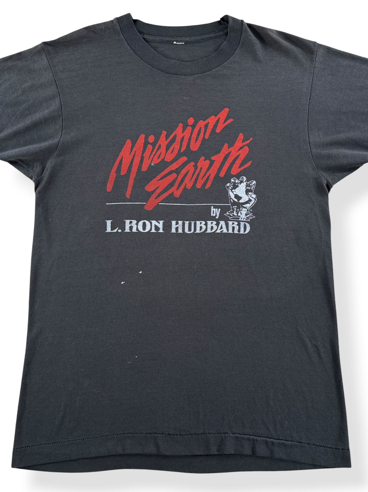 Close-up of Vintage 80's L. Ron Hubbard Novel Tee SZ S