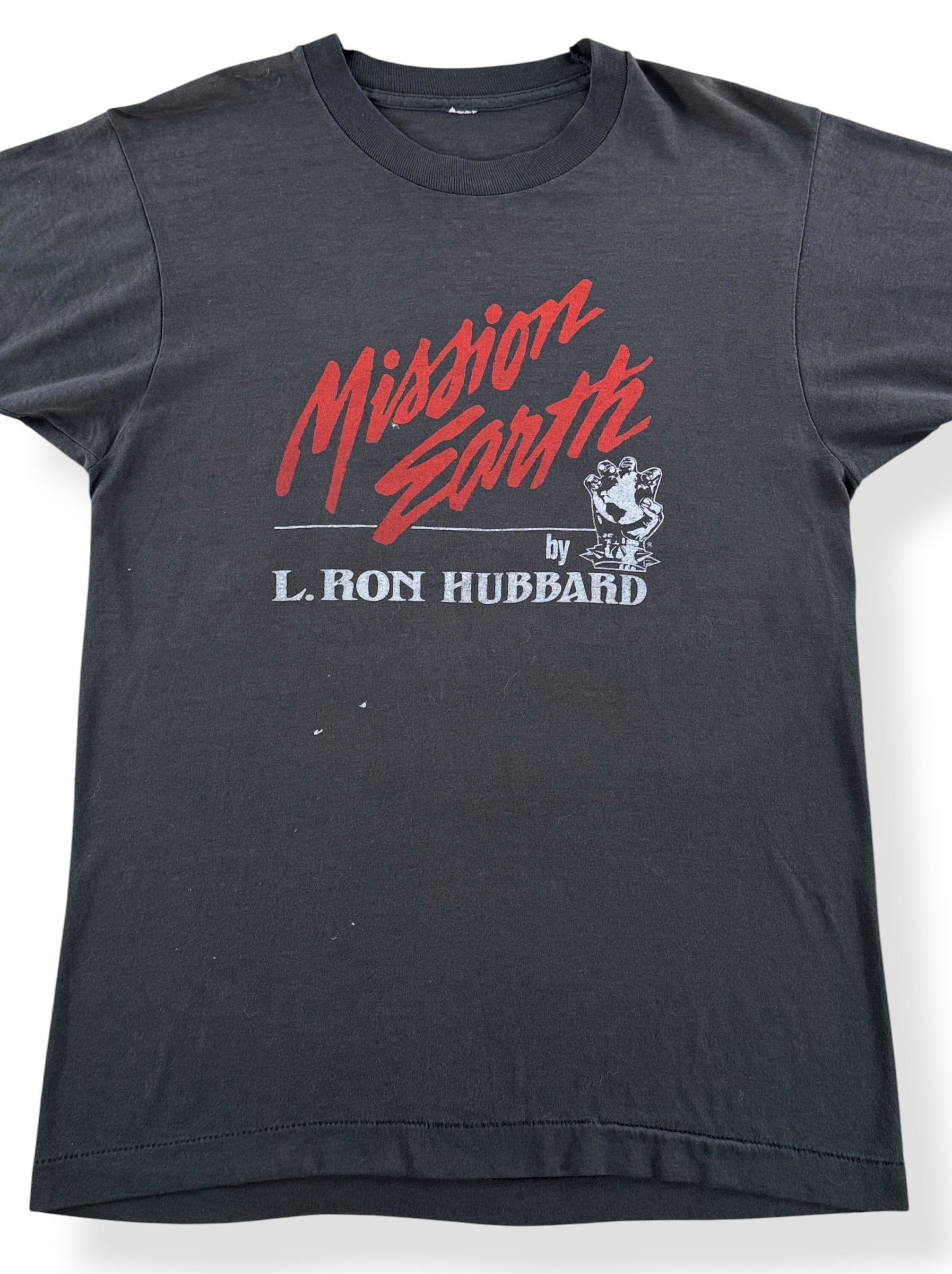 Close-up of Vintage 80's L. Ron Hubbard Novel Tee SZ S