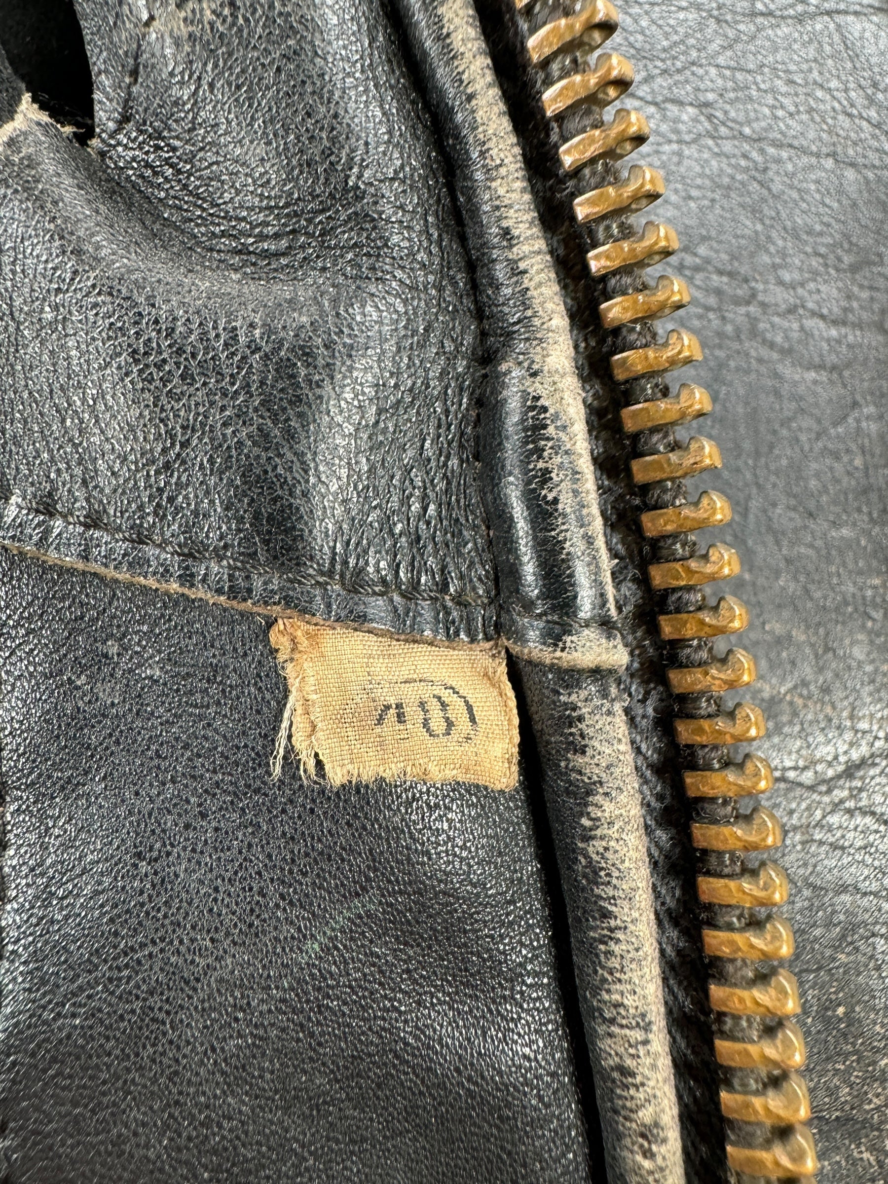 Size on Vintage Leather Jacket SZ M