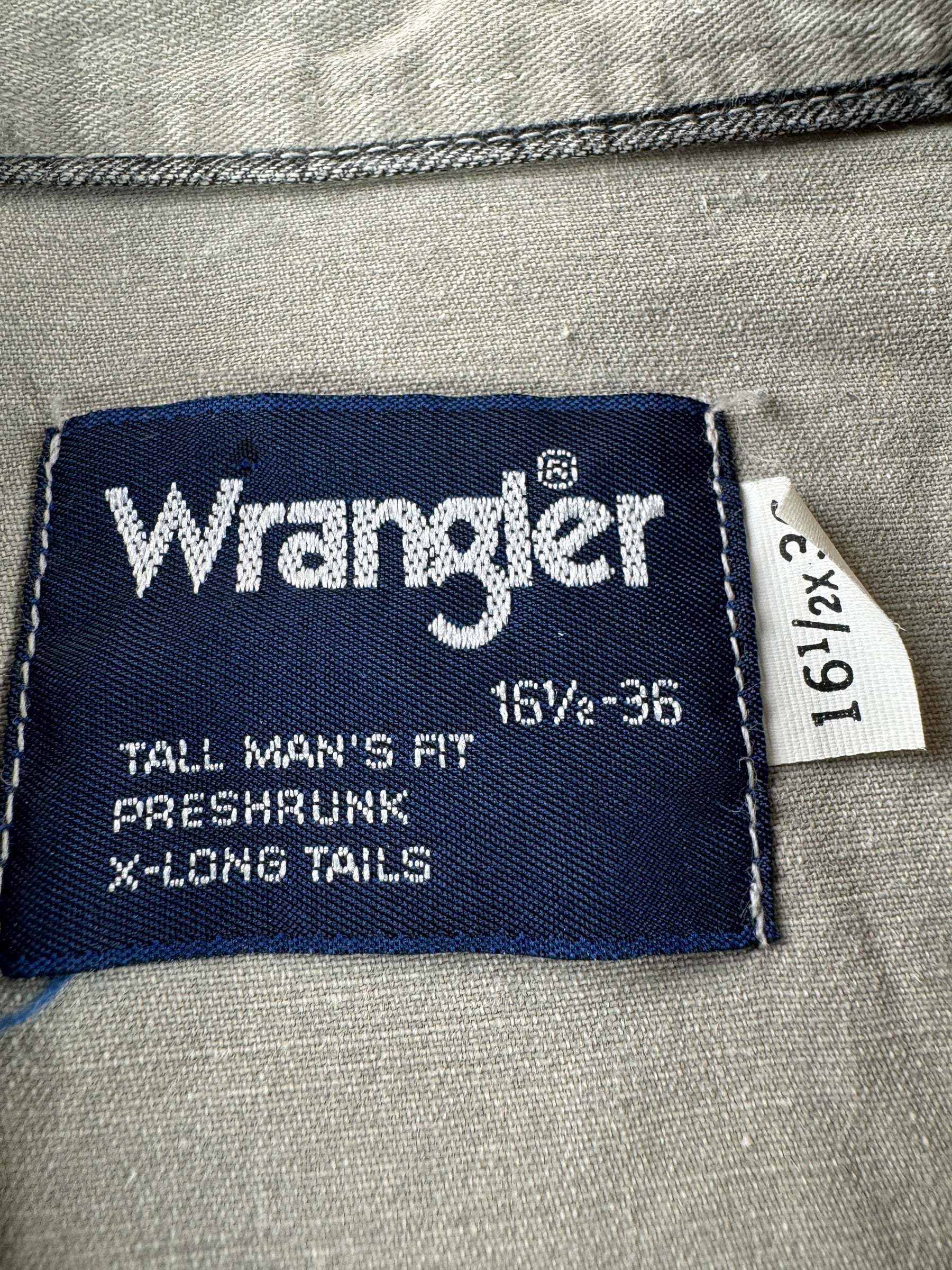 Tag on Vintage Wrangler Black & White Brushpopper Shirt SZ 16 1/2