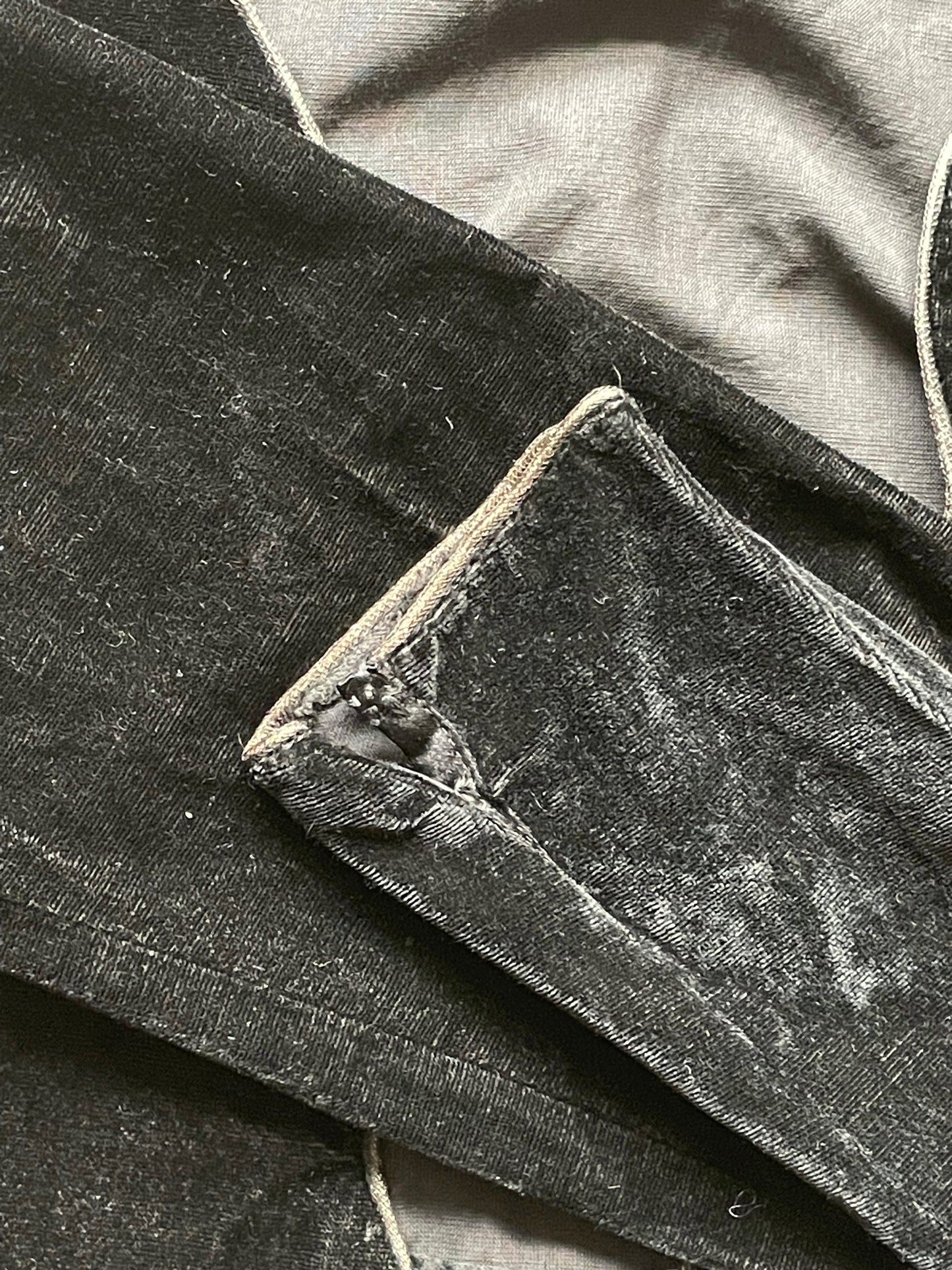 Close up of cuff snaps Vintage 1940s-50s Black Velvet Cropped Jacket | Vintage Ladies Clothing | Barn Owl True Vintage