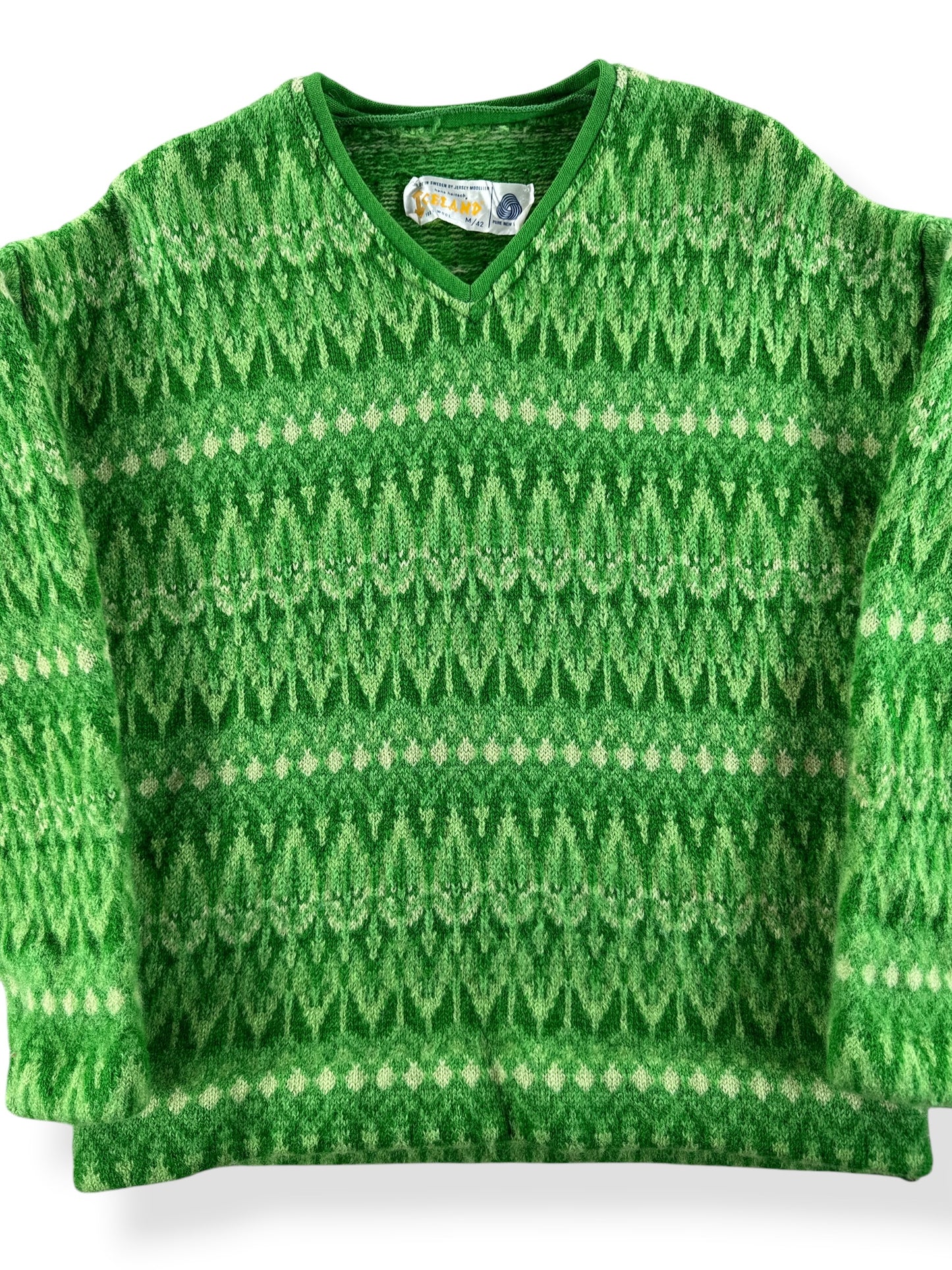 Front Close Up of Vintage Icelandic Green Wool Sweater SZ M (Fits S)