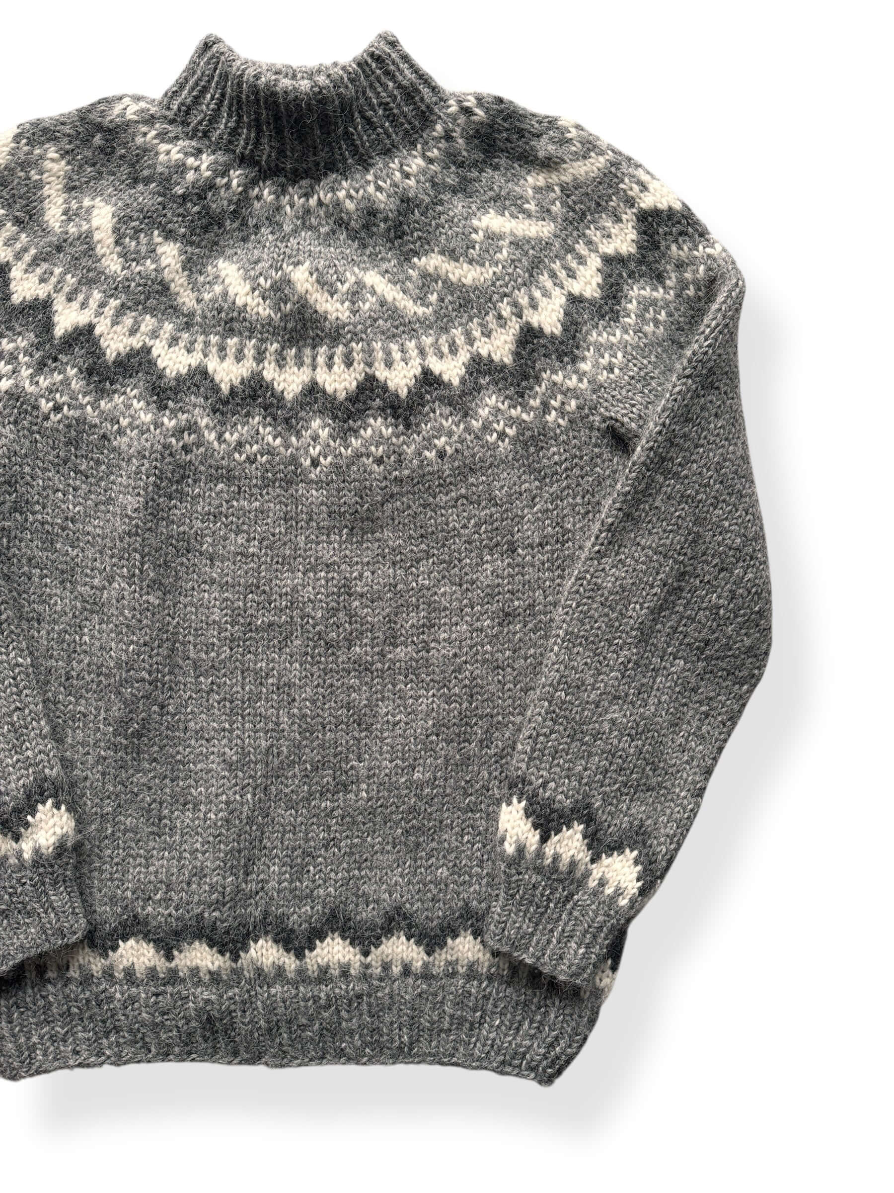 Front Left of Vintage Grey & White Handknit Icelandic Sweater SZ L