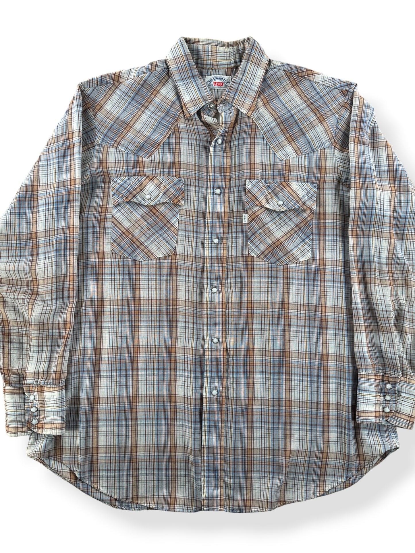 Front Close Up of Vintage Levi's Pearl Snap Shirt SZ XL