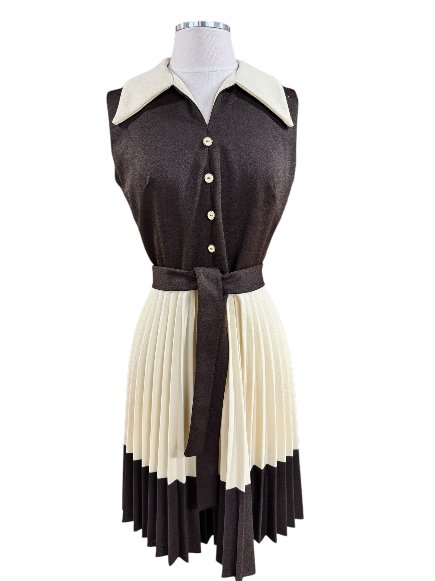 Front of 1960s Brown/Cream Pleated Dress M