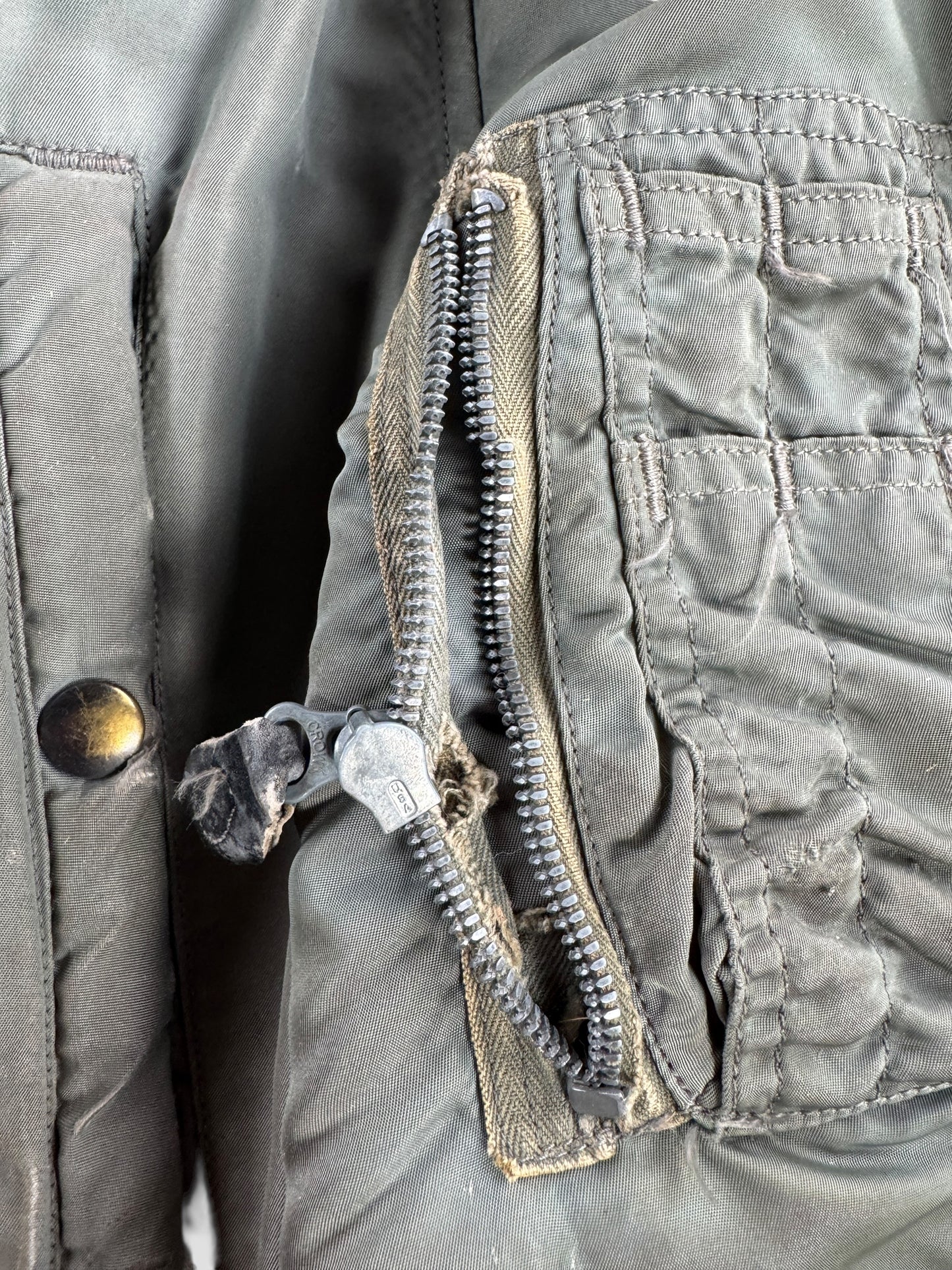 Broken Zipper on Vintage Thrashed N-3B Snorkel Parka SZ L AS IS