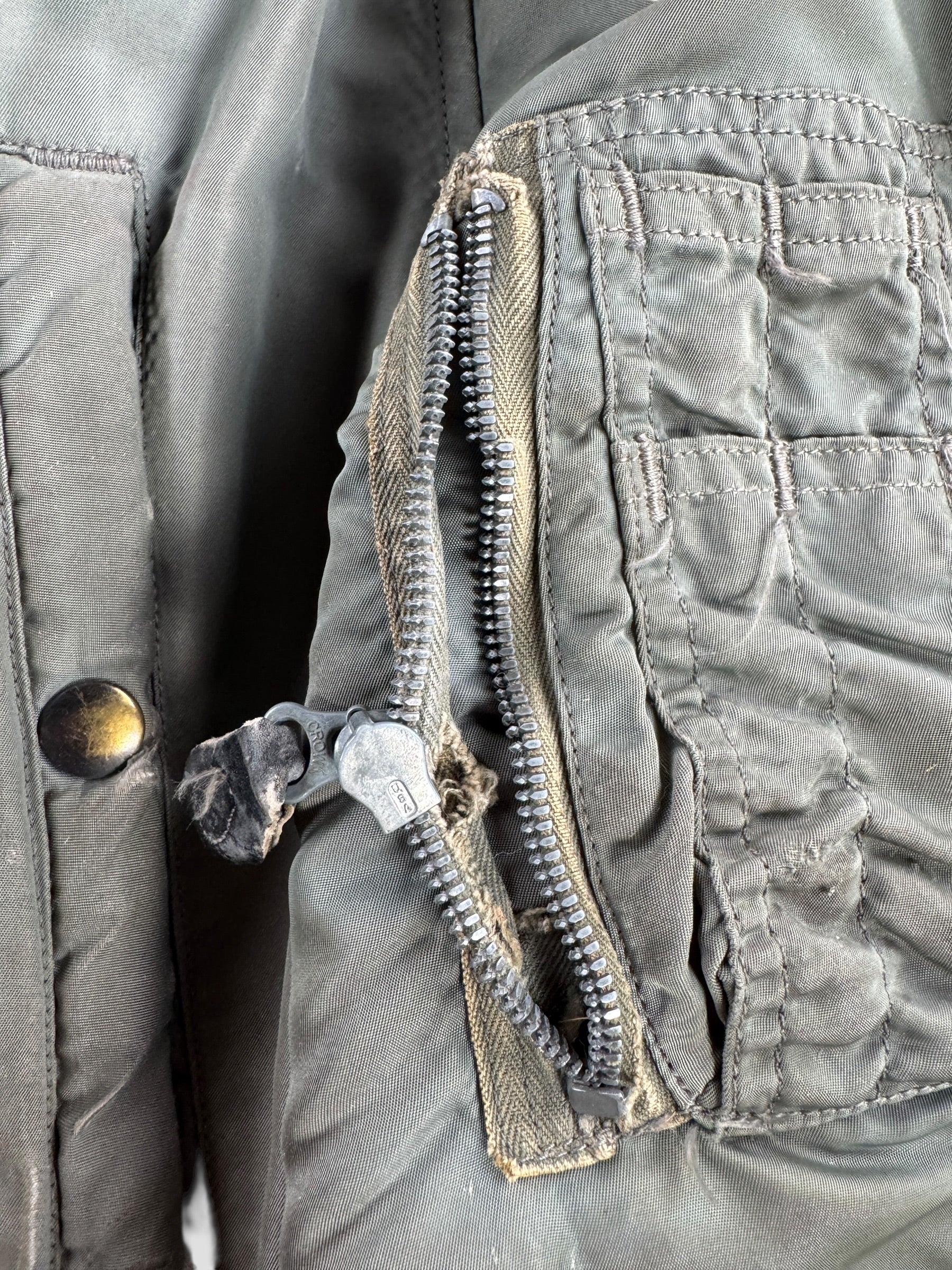 Broken Zipper on Vintage Thrashed N-3B Snorkel Parka SZ L AS IS