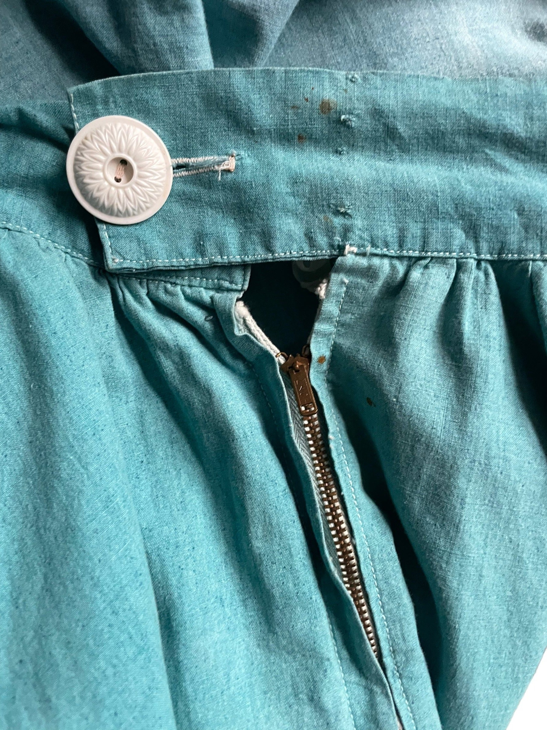 Button detail with rust spots Vintage 1950s Ricrac Circle Skirt SZ XS | Vintage Ladies Clothing | Barn Owl Seattle