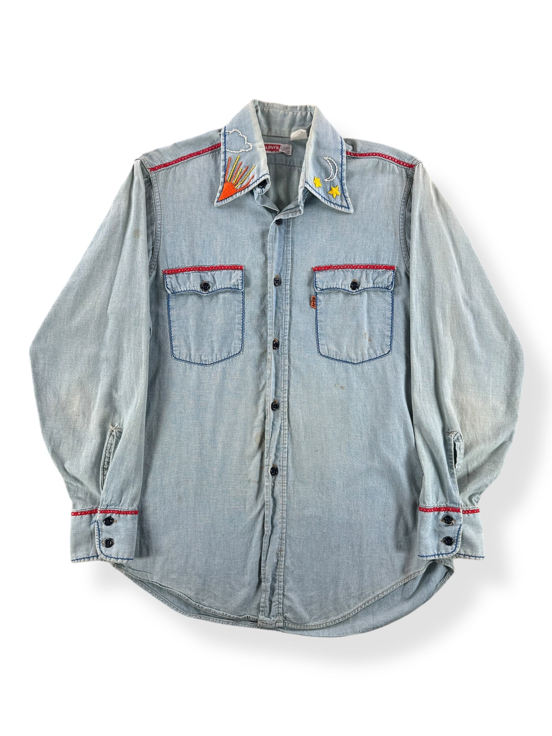 Front of Vintage Levi's Embroidered Chambray SZ M