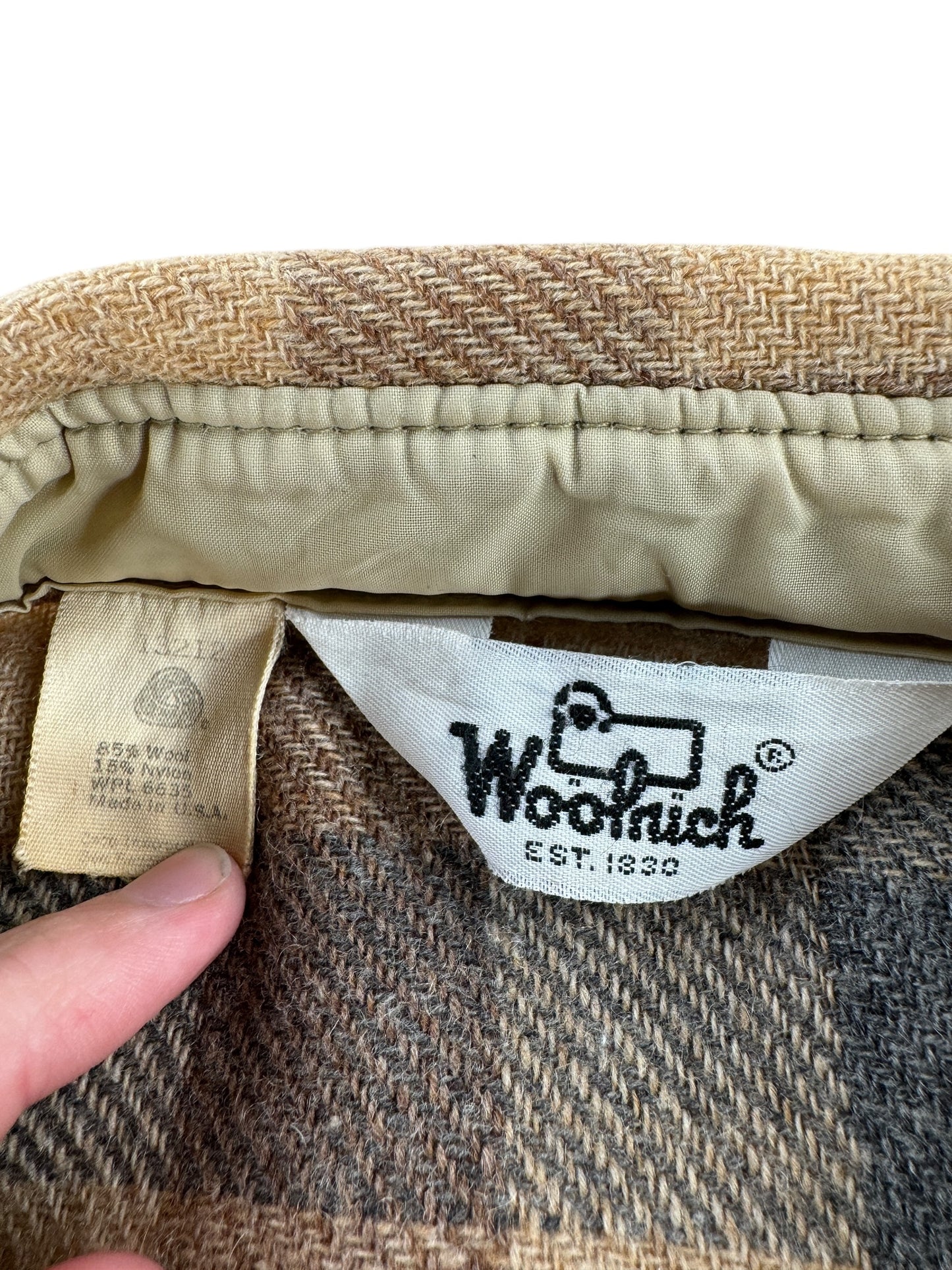 Tag on Vintage Beige & Grey Woolrich Flannel SZ M