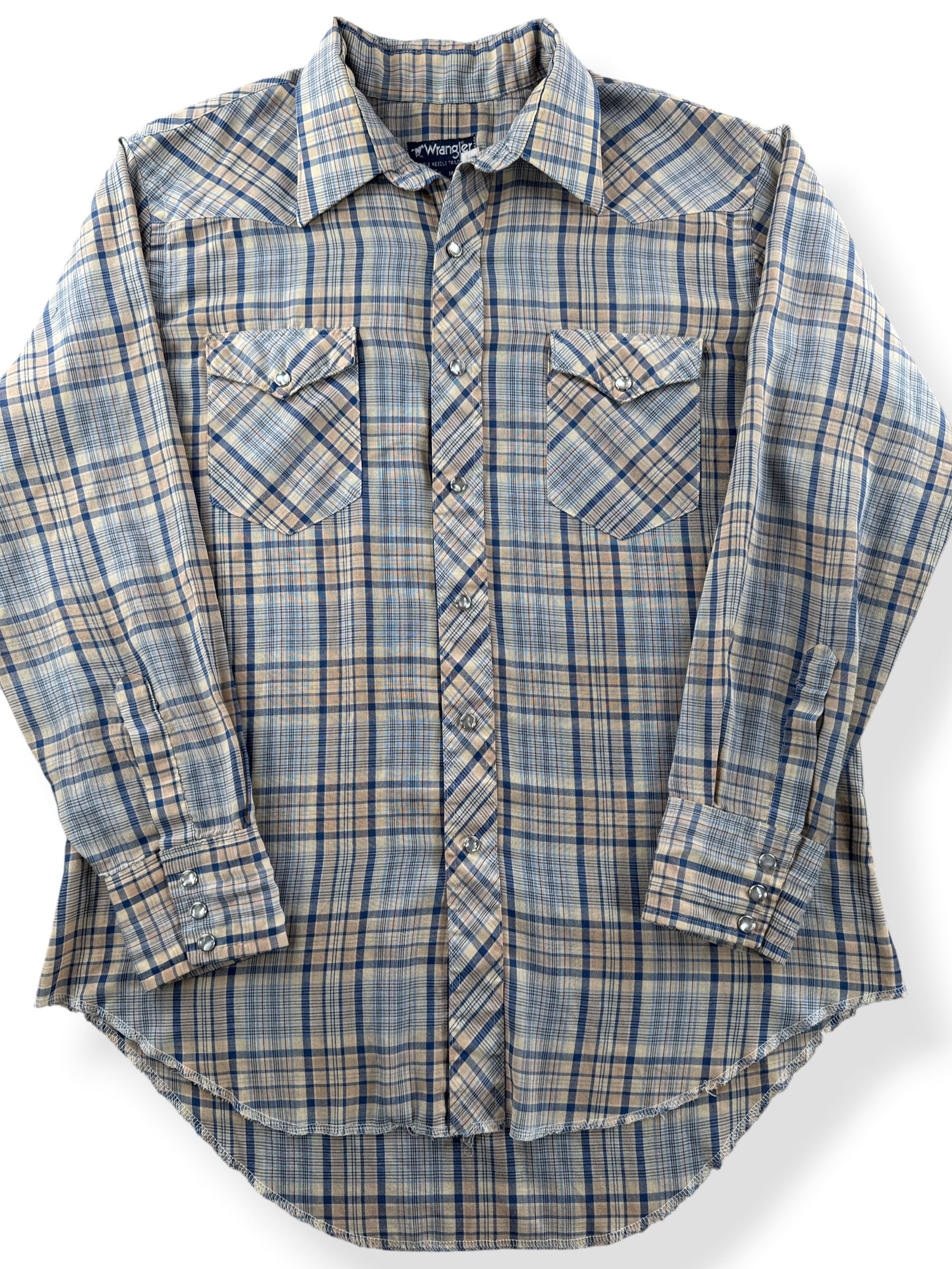 Front Close Up of Vintage Wrangler Pearl Snap SZ 16 1/2