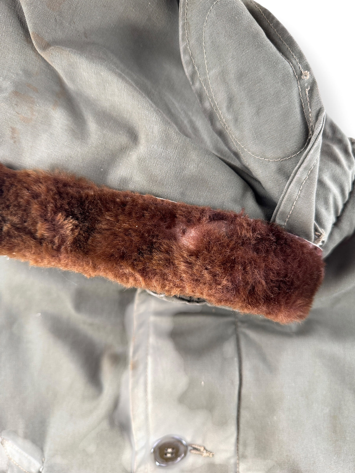 Bald patches on fur collar of Vintage B-9 Civilian Parka SZ XL