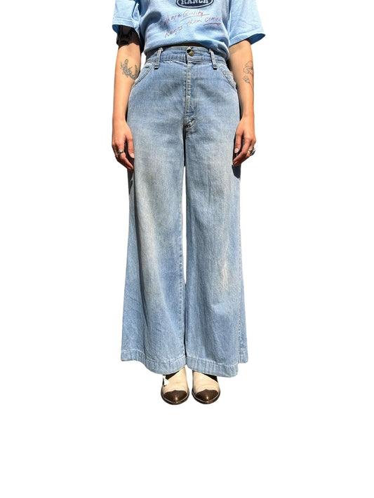 Front view of Vintage 1970s H.I.S. Ladies Wide Leg Jeans W27