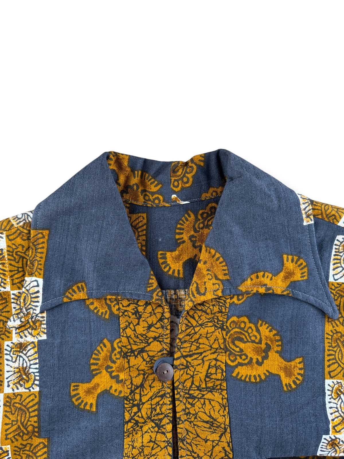 Collar on Vintage Pullover Barkcloth Aloha Shirt SZ S