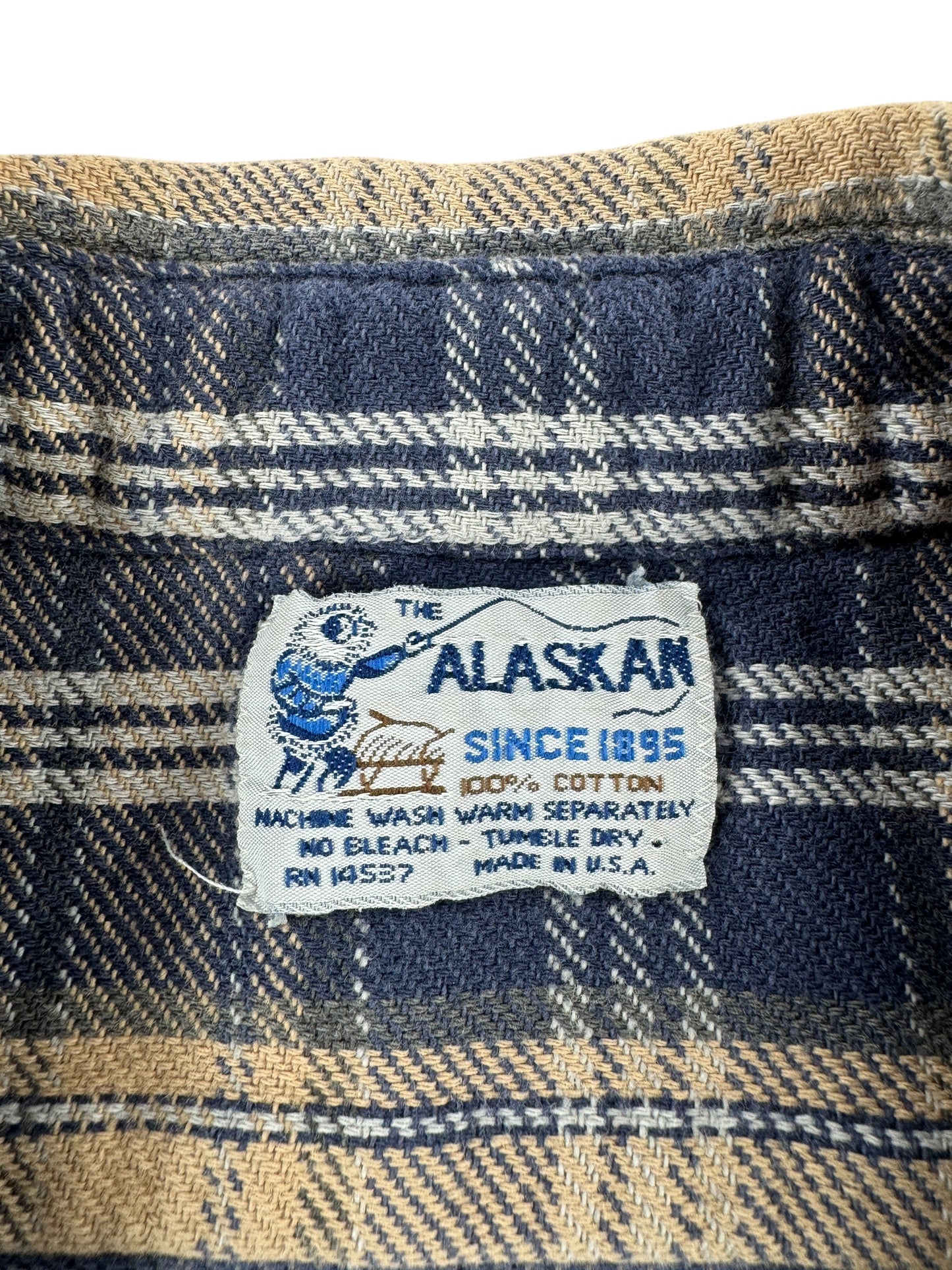 Tag on Vintage The Alaskan Beige and Navy Cotton Flannel SZ M