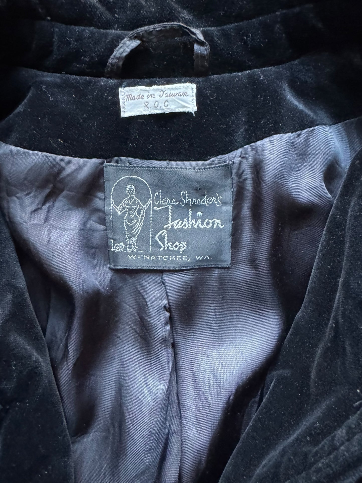 Tag view of 1960s Black Velvet Long Coat L-XL