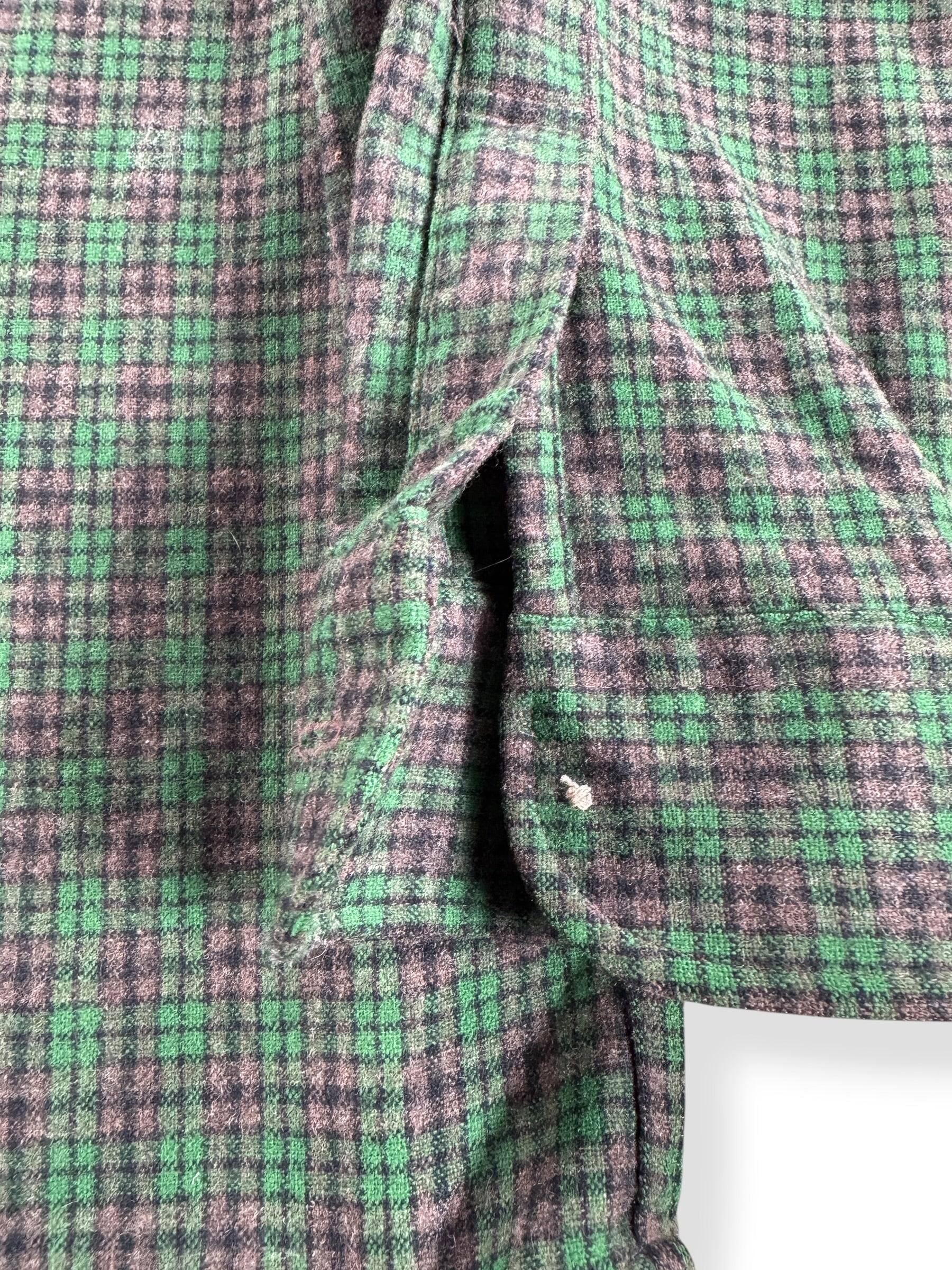 Missing Button on Vintage Made in Mexico Green & Brown Pendleton Flannel SZ XL