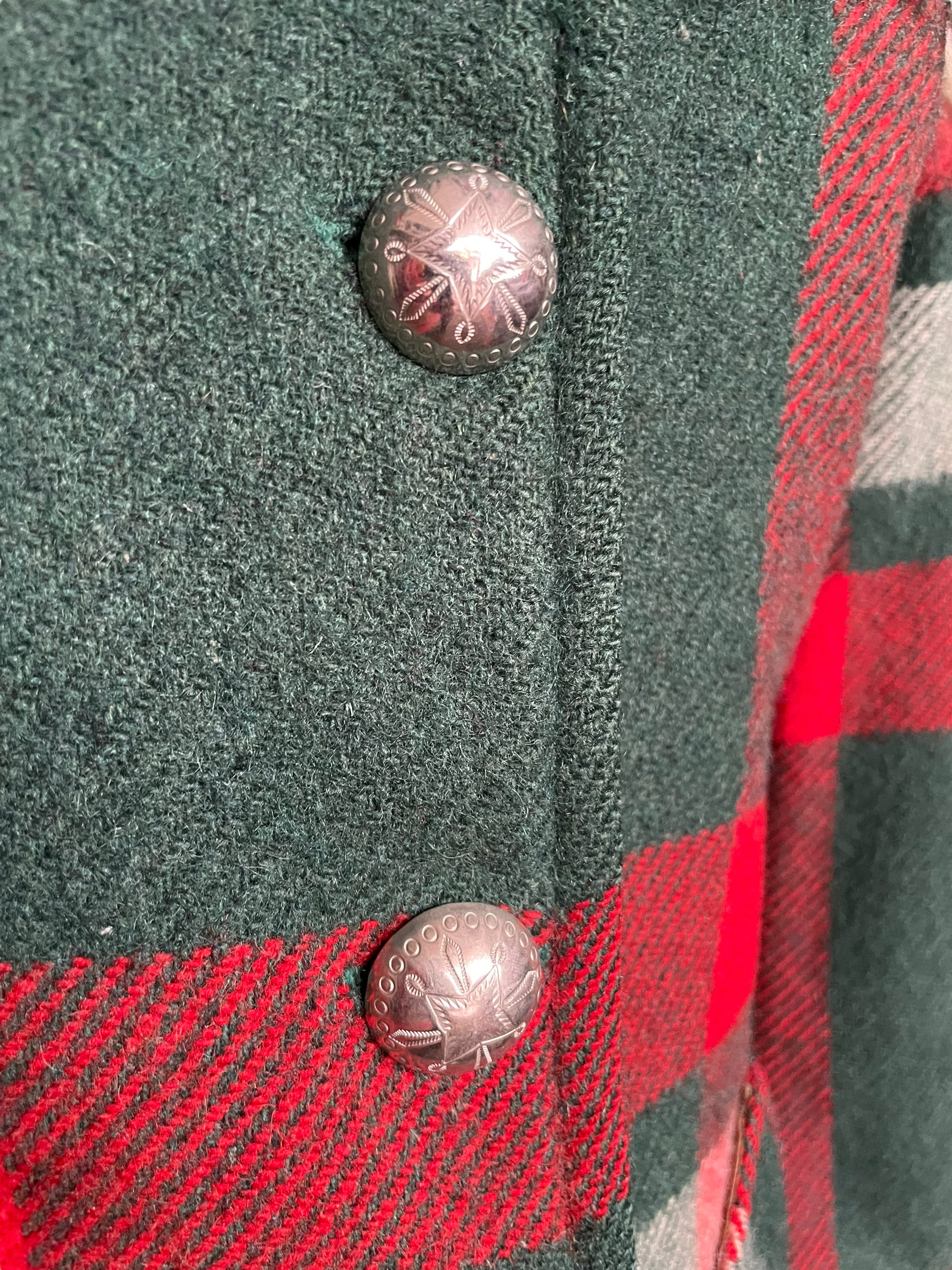 Button view of Vintage 1940s Dall Smith Wool Blanket Coat SZ XS | Seattle True Vintage | Barn Owl Vintage Coats