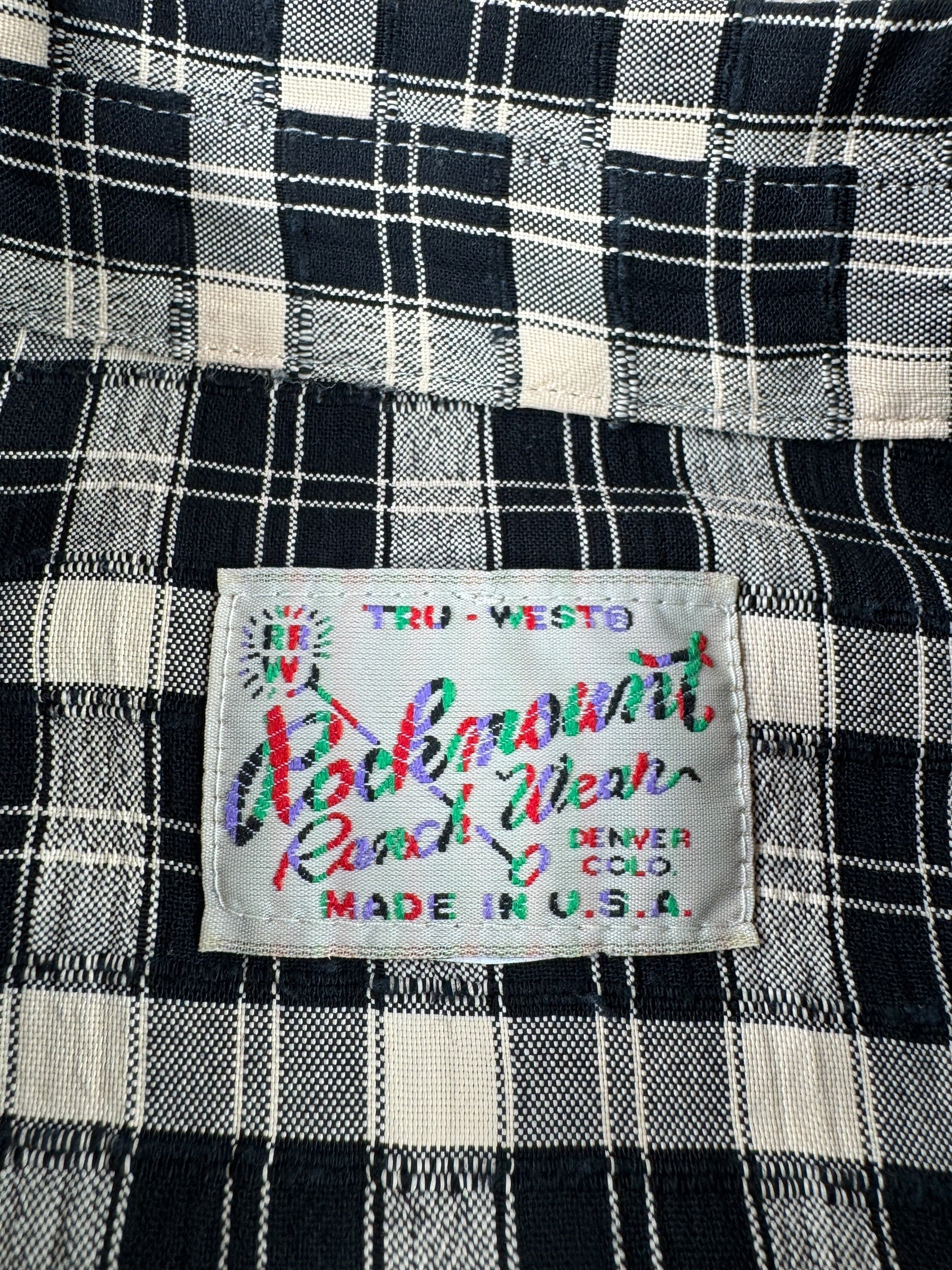 Label on Vintage Rockmount Black & White Sawtooth Pearl Snap SZ L