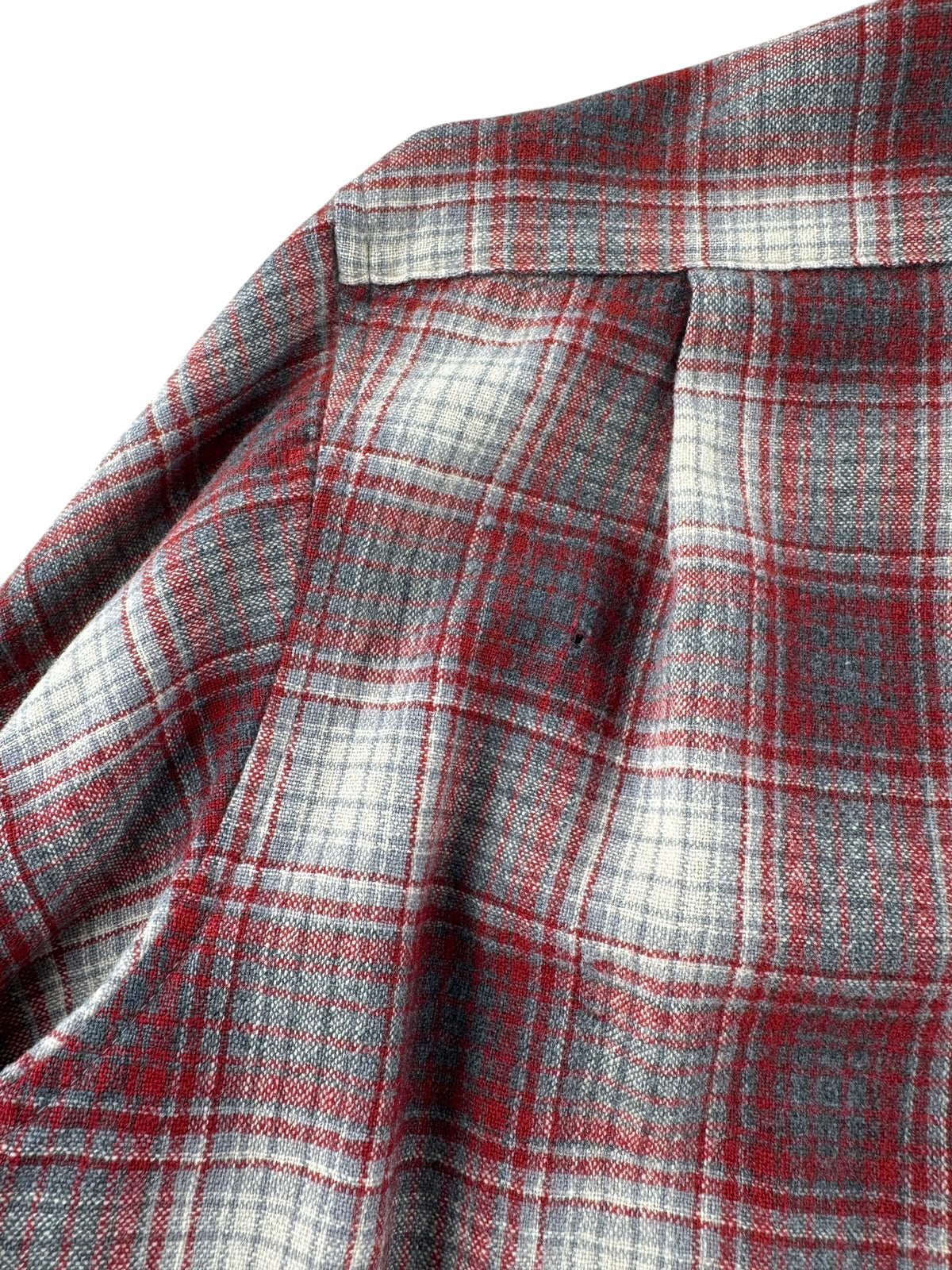 Holes on back shoulder of Vintage Pendleton Shadowplaid Board Shirt SZ L